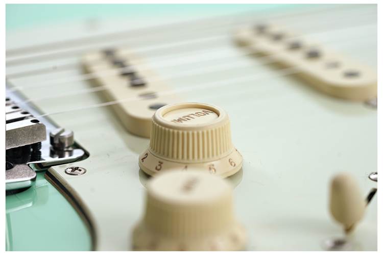 Fender American Ultra Luxe Vintage 60s Stratocaster Surf Green #US25015283 Fender American Ultra Luxe Vintage 60s Stratocaster Surf Green #US25015283