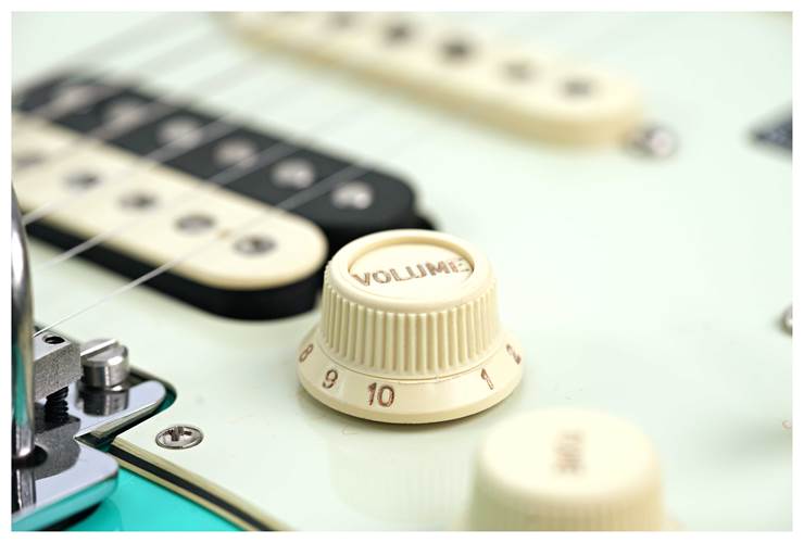 Fender Ultra Luxe Vintage 60s Stratocaster HSS Sea Foam Green #US25006440 Fender Ultra Luxe Vintage 60s Stratocaster HSS Sea Foam Green #US25006440