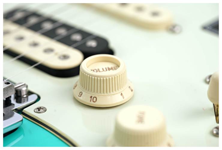 Fender Ultra Luxe Vintage 60s Stratocaster HSS Sea Foam Green #US25006440 Fender Ultra Luxe Vintage 60s Stratocaster HSS Sea Foam Green #US25006440