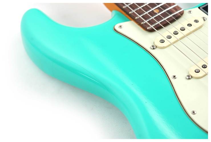 Fender Ultra Luxe Vintage 60s Stratocaster HSS Sea Foam Green #US24067415 Fender Ultra Luxe Vintage 60s Stratocaster HSS Sea Foam Green #US24067415