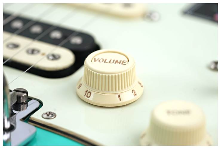 Fender Ultra Luxe Vintage 60s Stratocaster HSS Sea Foam Green #US24067415 Fender Ultra Luxe Vintage 60s Stratocaster HSS Sea Foam Green #US24067415