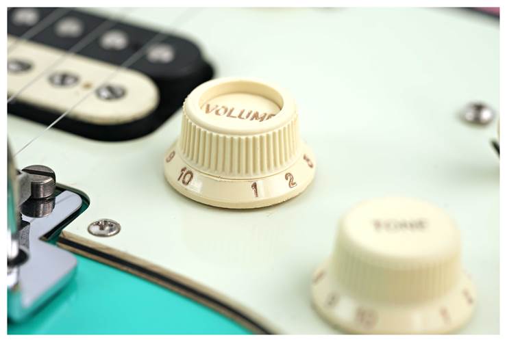 Fender Ultra Luxe Vintage 60s Stratocaster HSS Sea Foam Green #US24067415 Fender Ultra Luxe Vintage 60s Stratocaster HSS Sea Foam Green #US24067415