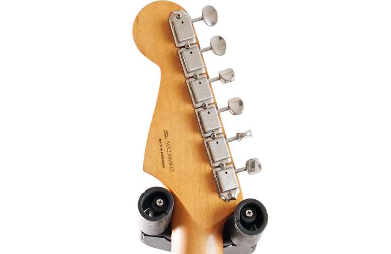 Fender Limited Edition Vintera II Road Worn '60s Stratocaster Rosewood Fingerboard Sonic Blue #MX25063617 Fender Limited Edition Vintera II Road Worn '60s Stratocaster Rosewood Fingerboard Sonic Blue #MX25063617
