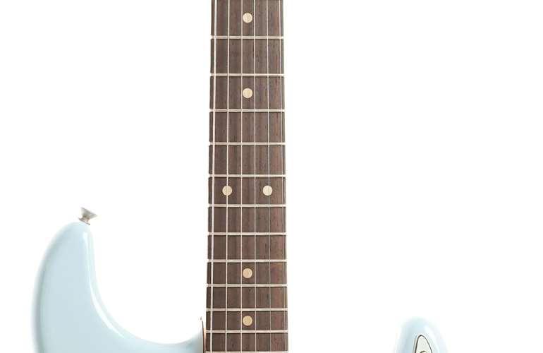 Fender Limited Edition Vintera II Road Worn '60s Stratocaster Rosewood Fingerboard Sonic Blue #MX25063617 Fender Limited Edition Vintera II Road Worn '60s Stratocaster Rosewood Fingerboard Sonic Blue #MX25063617