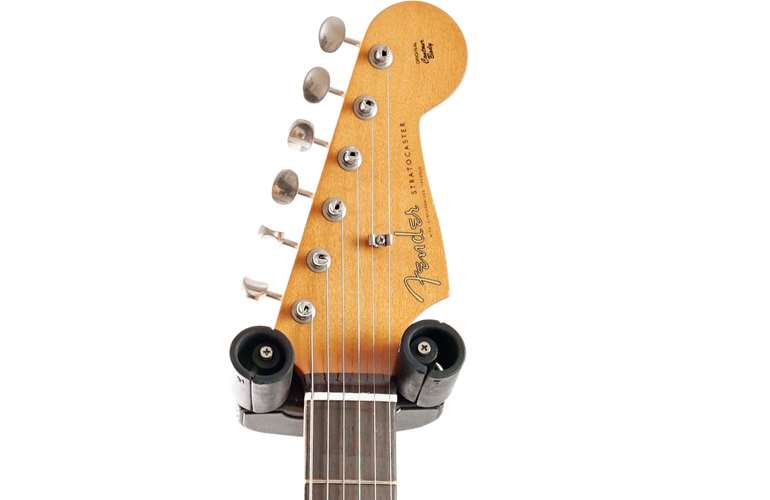 Fender Limited Edition Vintera II Road Worn '60s Stratocaster Rosewood Fingerboard Sonic Blue #MX25063617 Fender Limited Edition Vintera II Road Worn '60s Stratocaster Rosewood Fingerboard Sonic Blue #MX25063617
