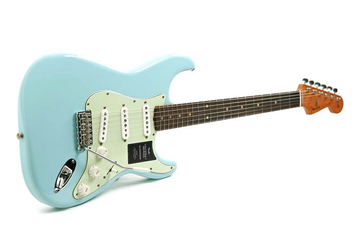 Fender Limited Edition Vintera II Road Worn '60s Stratocaster Rosewood Fingerboard Sonic Blue #MX25063618 Fender Limited Edition Vintera II Road Worn '60s Stratocaster Rosewood Fingerboard Sonic Blue #MX25063618
