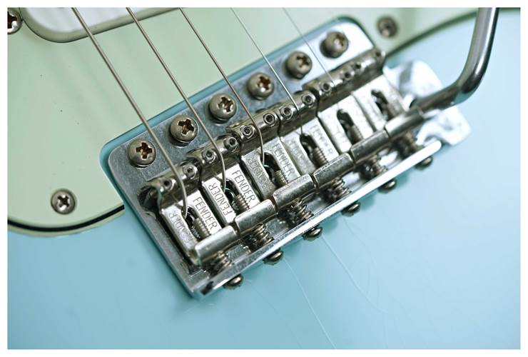 Fender Limited Edition Vintera II Road Worn '60s Stratocaster Rosewood Fingerboard Sonic Blue #MX25063618 Fender Limited Edition Vintera II Road Worn '60s Stratocaster Rosewood Fingerboard Sonic Blue #MX25063618