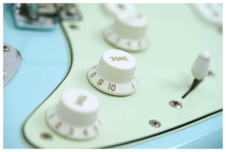 Fender Limited Edition Vintera II Road Worn '60s Stratocaster Rosewood Fingerboard Sonic Blue #MX25063618 Fender Limited Edition Vintera II Road Worn '60s Stratocaster Rosewood Fingerboard Sonic Blue #MX25063618