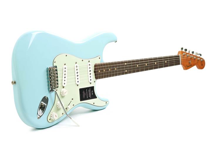 Fender Limited Edition Vintera II Road Worn '60s Stratocaster Rosewood Fingerboard Sonic Blue #MX25063681 Fender Limited Edition Vintera II Road Worn '60s Stratocaster Rosewood Fingerboard Sonic Blue #MX25063681