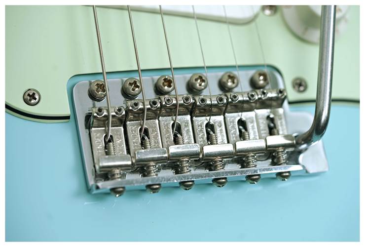 Fender Limited Edition Vintera II Road Worn '60s Stratocaster Rosewood Fingerboard Sonic Blue #MX25063681 Fender Limited Edition Vintera II Road Worn '60s Stratocaster Rosewood Fingerboard Sonic Blue #MX25063681