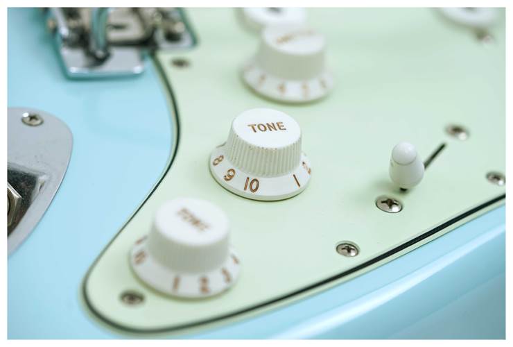 Fender Limited Edition Vintera II Road Worn '60s Stratocaster Rosewood Fingerboard Sonic Blue #MX25063681 Fender Limited Edition Vintera II Road Worn '60s Stratocaster Rosewood Fingerboard Sonic Blue #MX25063681