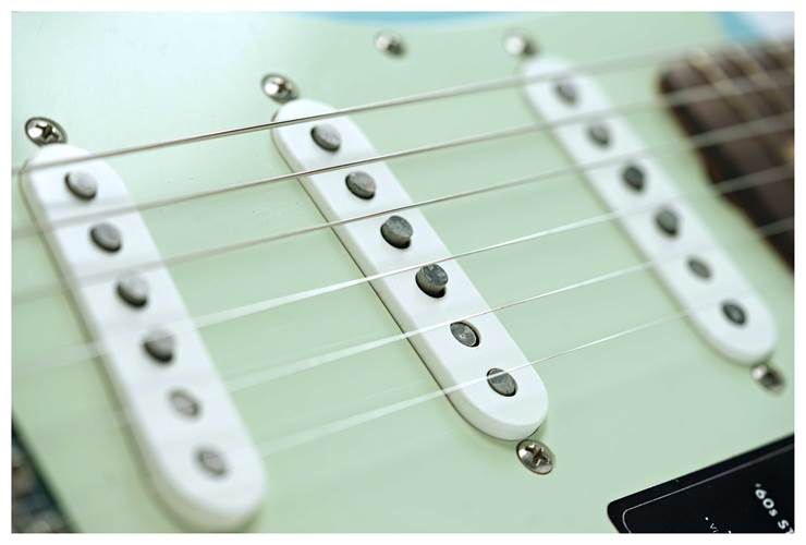 Fender Limited Edition Vintera II Road Worn '60s Stratocaster Rosewood Fingerboard Sonic Blue #MX25063681 Fender Limited Edition Vintera II Road Worn '60s Stratocaster Rosewood Fingerboard Sonic Blue #MX25063681