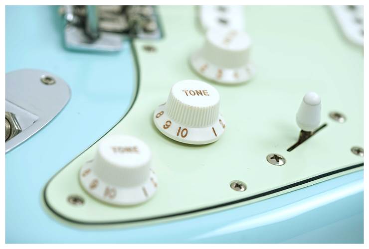 Fender Limited Edition Vintera II Road Worn '60s Stratocaster Rosewood Fingerboard Sonic Blue #MX25063697 Fender Limited Edition Vintera II Road Worn '60s Stratocaster Rosewood Fingerboard Sonic Blue #MX25063697