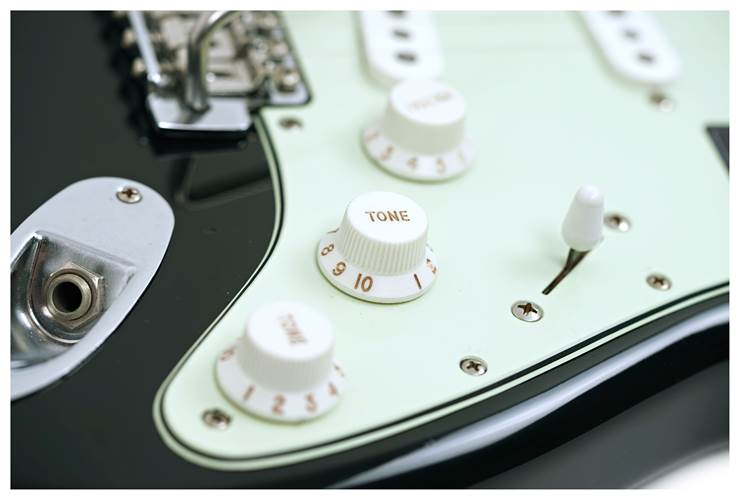 Fender Limited Edition Vintera II Road Worn '60s Stratocaster Maple Fingerboard Black #MX25066379 Fender Limited Edition Vintera II Road Worn '60s Stratocaster Maple Fingerboard Black #MX25066379