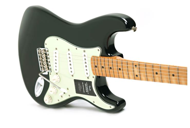 Fender Limited Edition Vintera II Road Worn '60s Stratocaster Maple Fingerboard Black #MX25065403 Fender Limited Edition Vintera II Road Worn '60s Stratocaster Maple Fingerboard Black #MX25065403