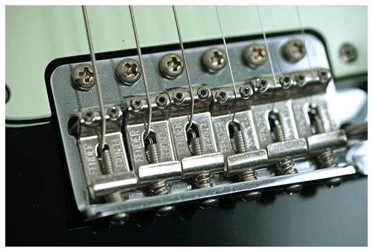 Fender Limited Edition Vintera II Road Worn '60s Stratocaster Maple Fingerboard Black #MX25065403 Fender Limited Edition Vintera II Road Worn '60s Stratocaster Maple Fingerboard Black #MX25065403