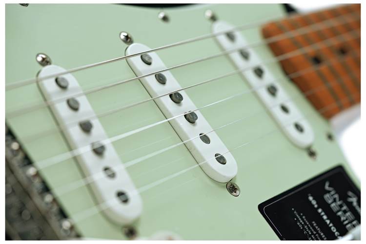 Fender Limited Edition Vintera II Roadworn 60s Stratocaster Black Maple Fingerboard #MX25066986 Fender Limited Edition Vintera II Roadworn 60s Stratocaster Black Maple Fingerboard #MX25066986