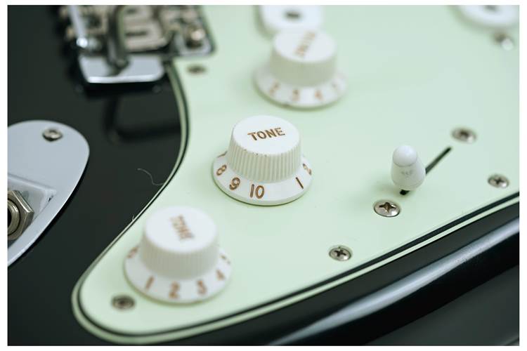 Fender Limited Edition Vintera II Roadworn 60s Stratocaster Black Maple Fingerboard #MX25066986 Fender Limited Edition Vintera II Roadworn 60s Stratocaster Black Maple Fingerboard #MX25066986