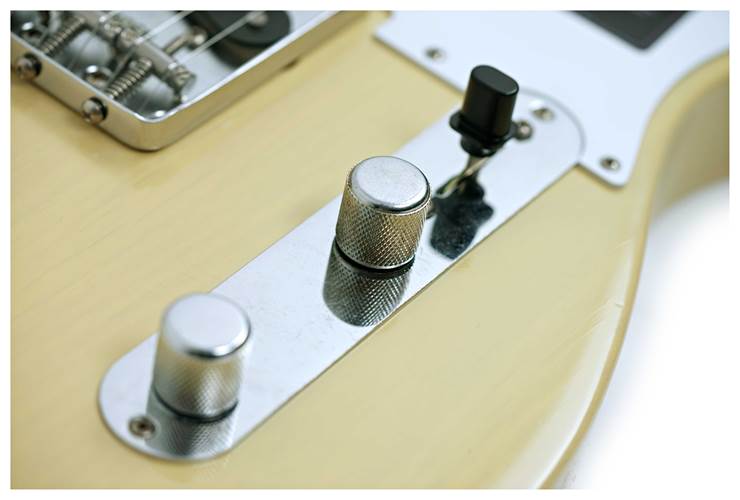 Fender Limited Edition Vintera II Roadworn 60s Telecaster Blonde Maple Fingerboard #MX25043608 Fender Limited Edition Vintera II Roadworn 60s Telecaster Blonde Maple Fingerboard #MX25043608