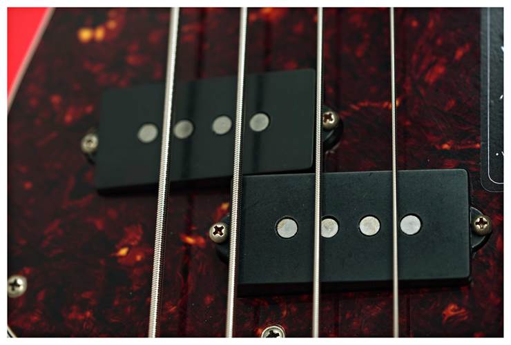 Fender Limited Edition Vintera II Roadworn 60s Precision Bass Fiesta Red Rosewood Fingerboard #MX25096067 Fender Limited Edition Vintera II Roadworn 60s Precision Bass Fiesta Red Rosewood Fingerboard #MX25096067