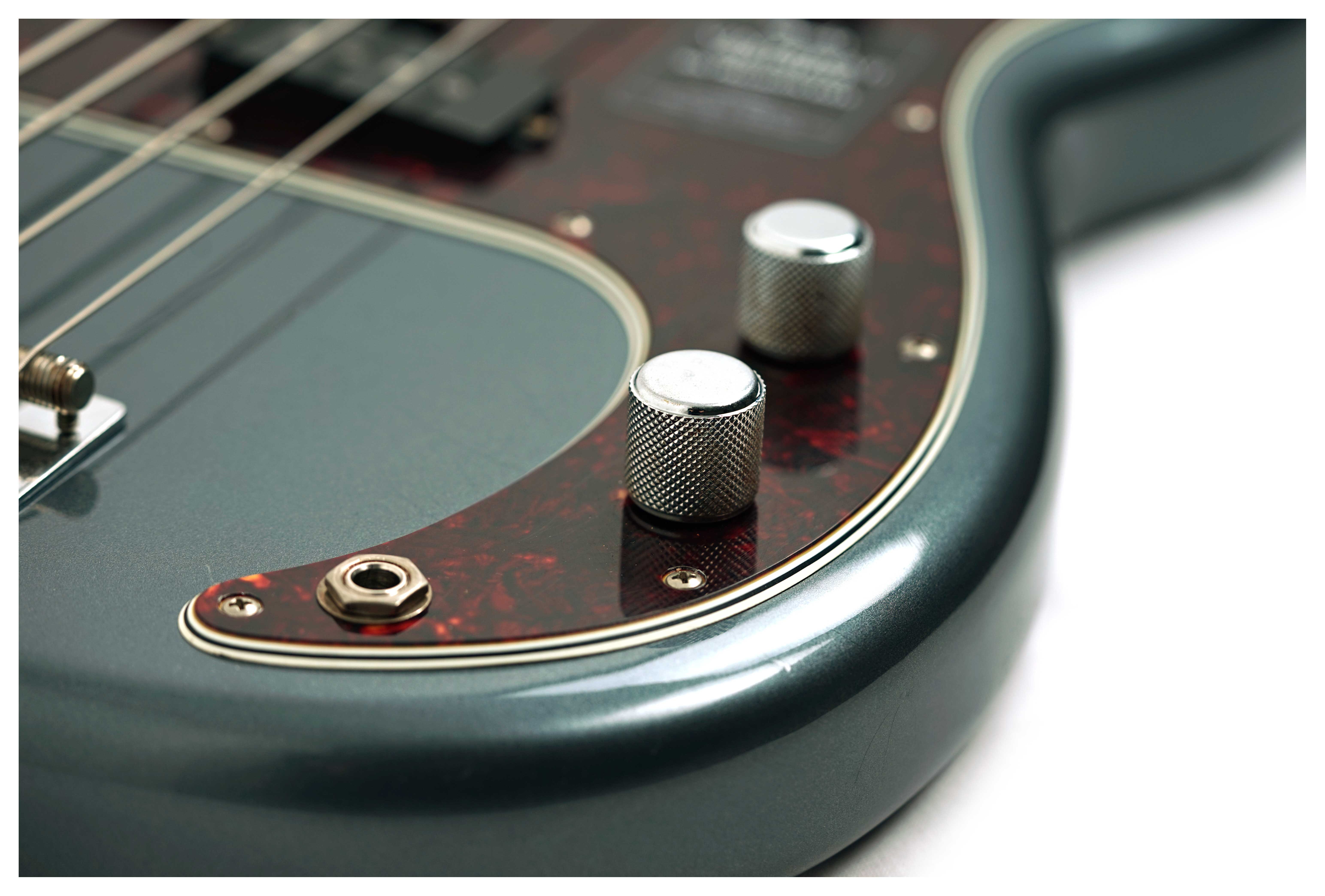 Fender Limited Edition Vintera II Road Worn '60s Precision Bass Rosewood Fingerboard Charcoal Frost Metallic #MX25138294