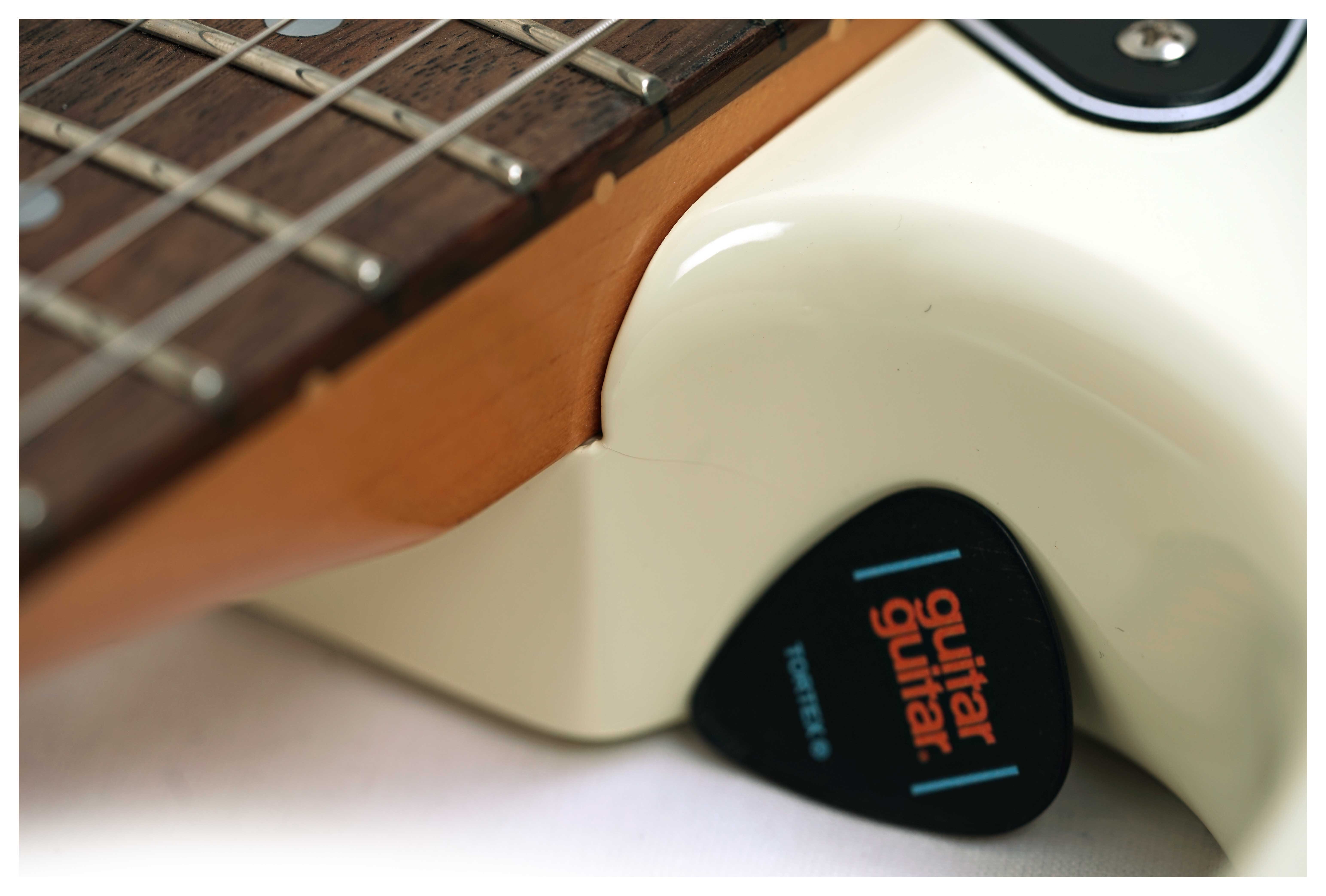 Squier Classic Vibe 70s Stratocaster Hardtail HSS Olympic White Indian Laurel Fingerboard (Ex-Demo) #ICSE25027329