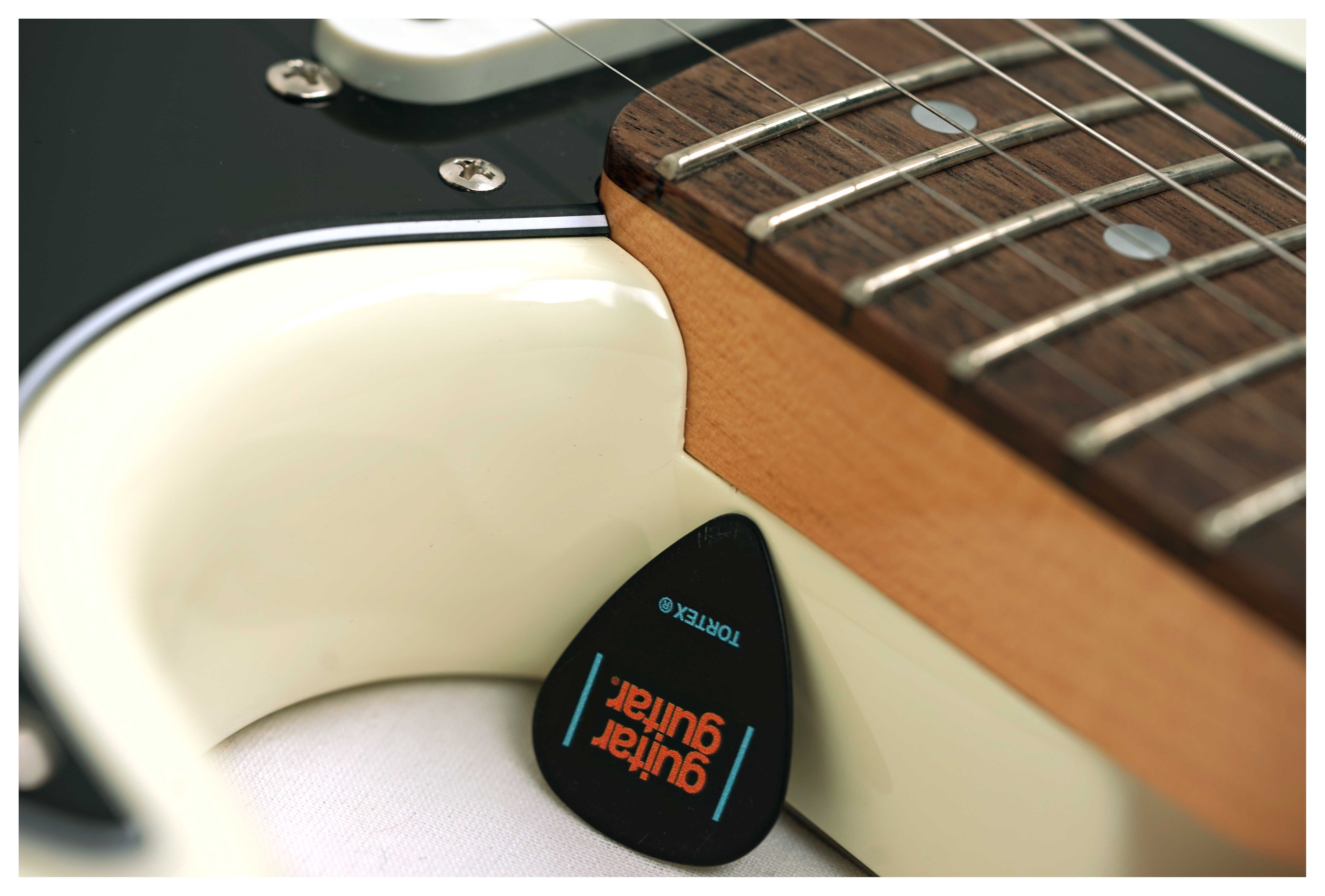 Squier Classic Vibe 70s Stratocaster Hardtail HSS Olympic White Indian Laurel Fingerboard (Ex-Demo) #ICSE25027329