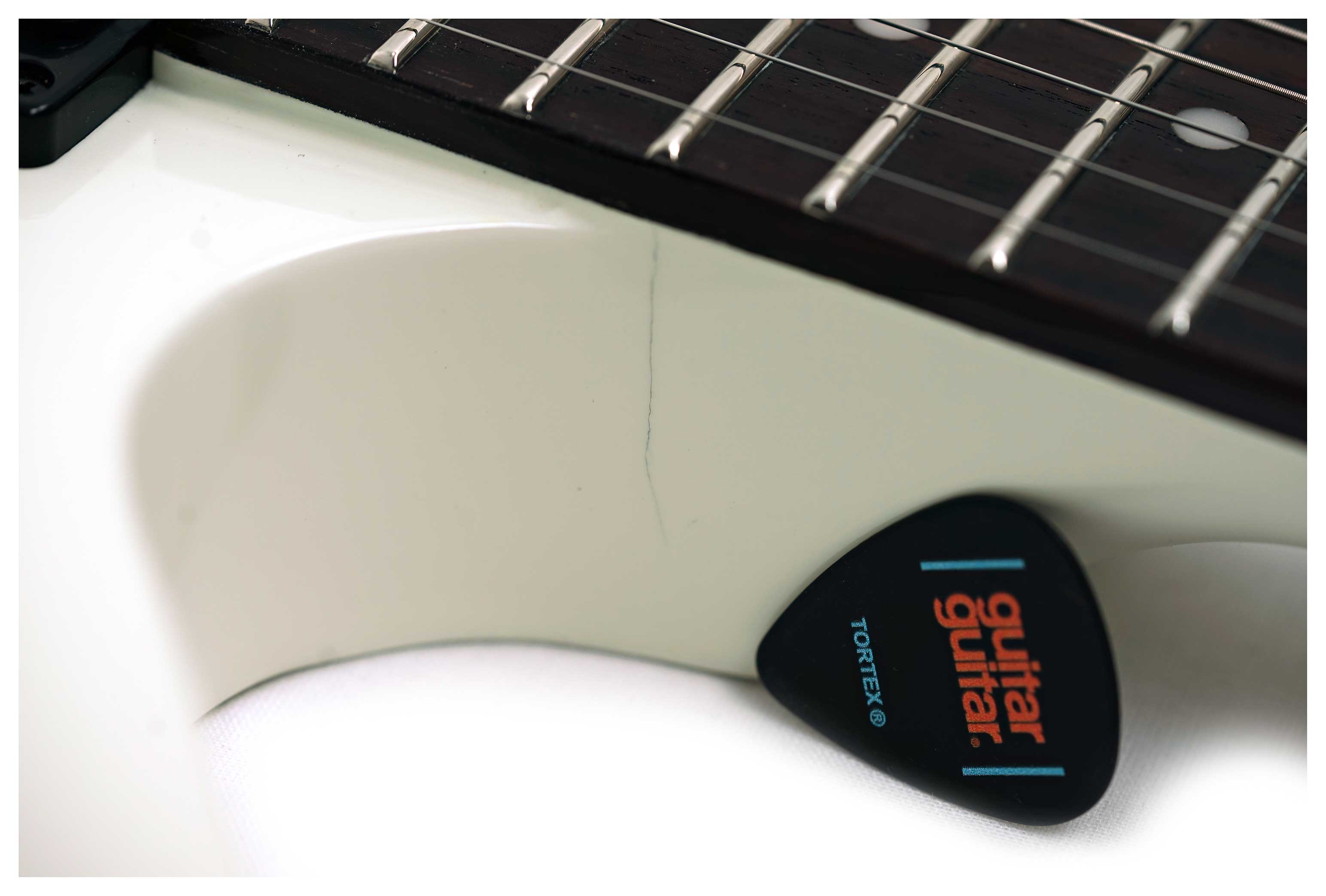 Epiphone Inspired by Gibson Explorer 80s EMG Classic White (Ex-Demo) #26031526476