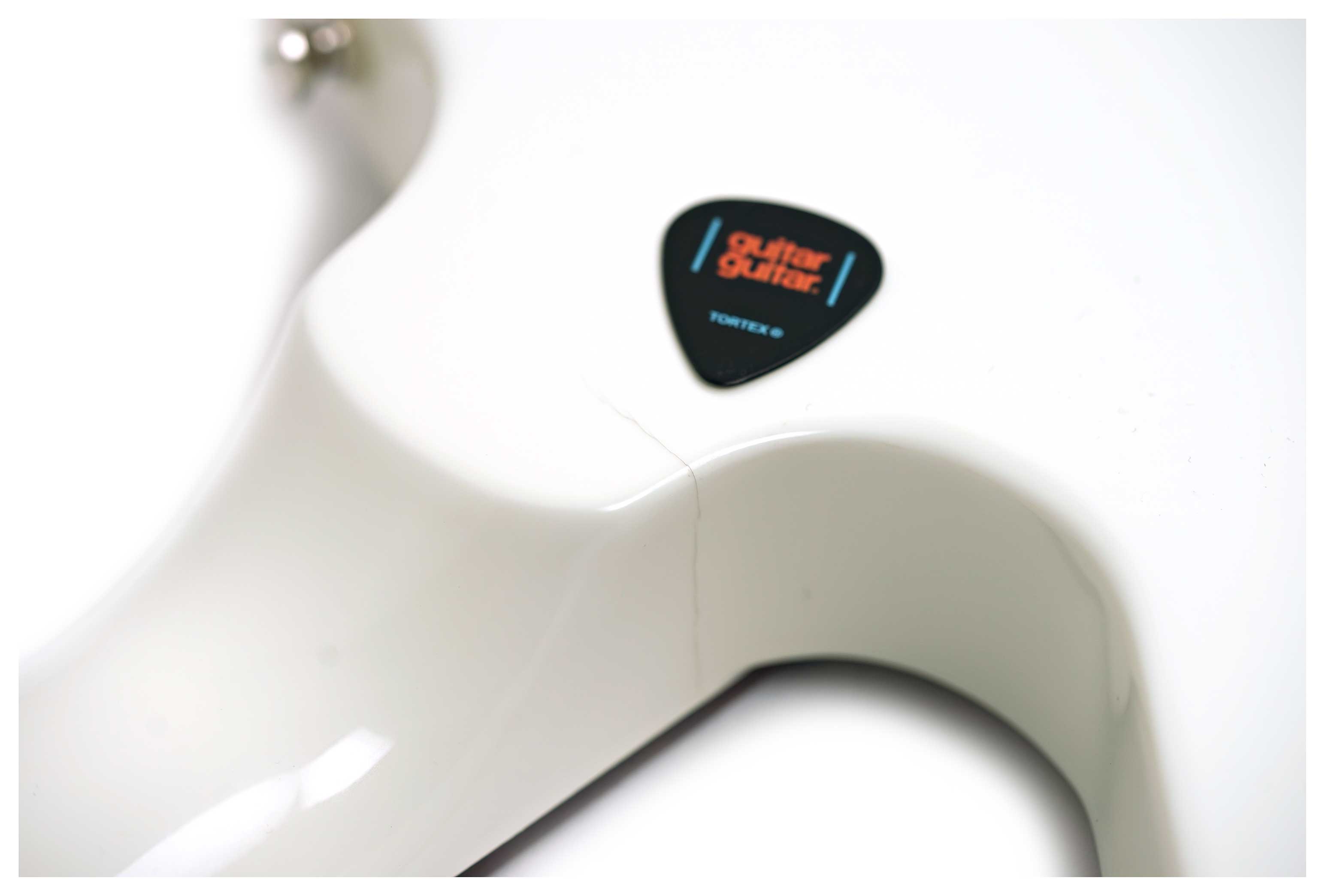 Epiphone Inspired by Gibson Explorer 80s EMG Classic White (Ex-Demo) #26041524679