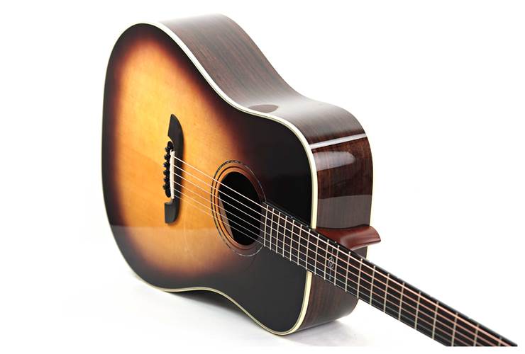 Alvarez Yairi DYM70 Sunburst Dreadnought Alvarez Yairi DYM70 Sunburst Dreadnought