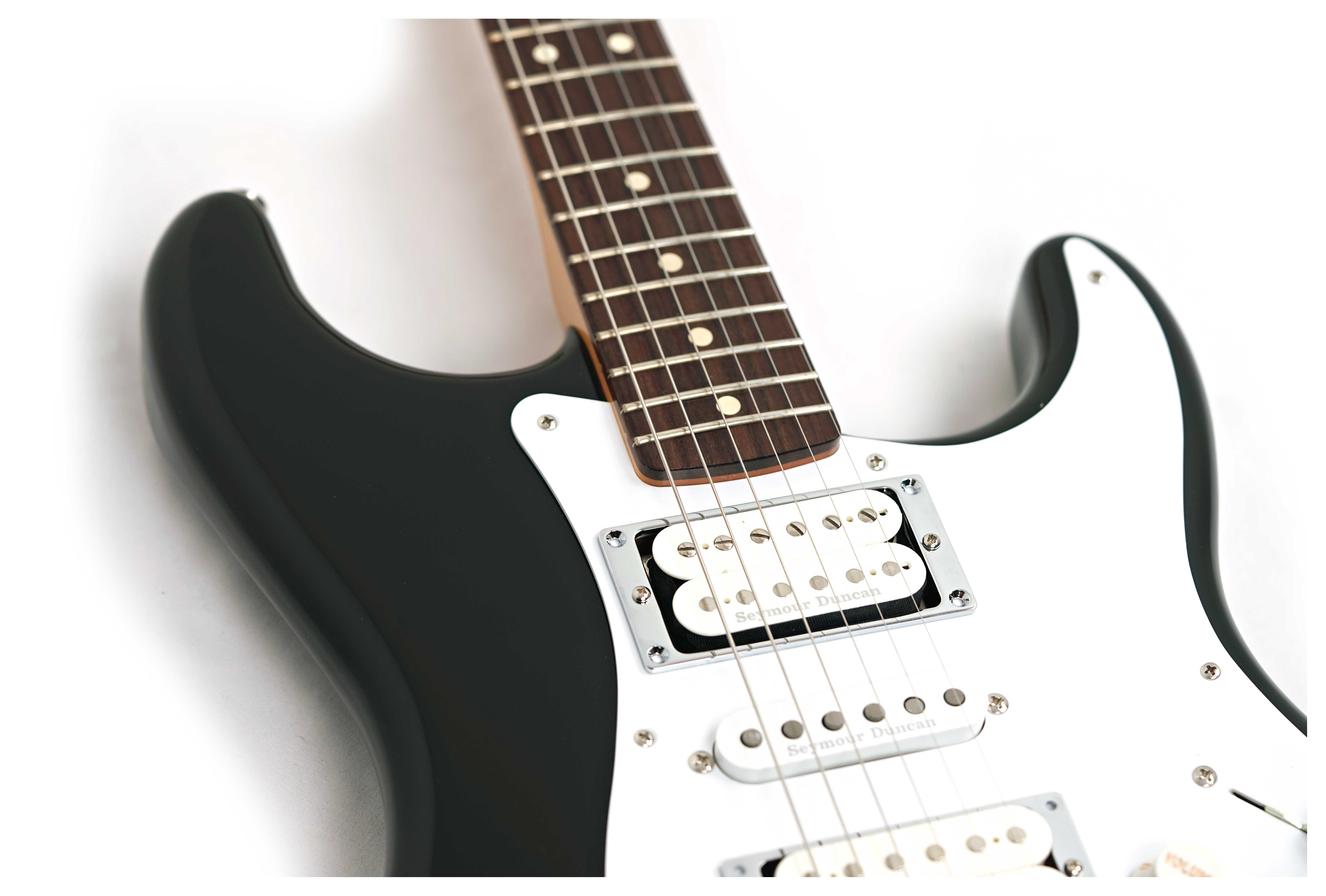 Fender Limited Edition Iron Maiden 50th Anniversary Dave Murray Stratocaster Rosewood Fingerboard Black