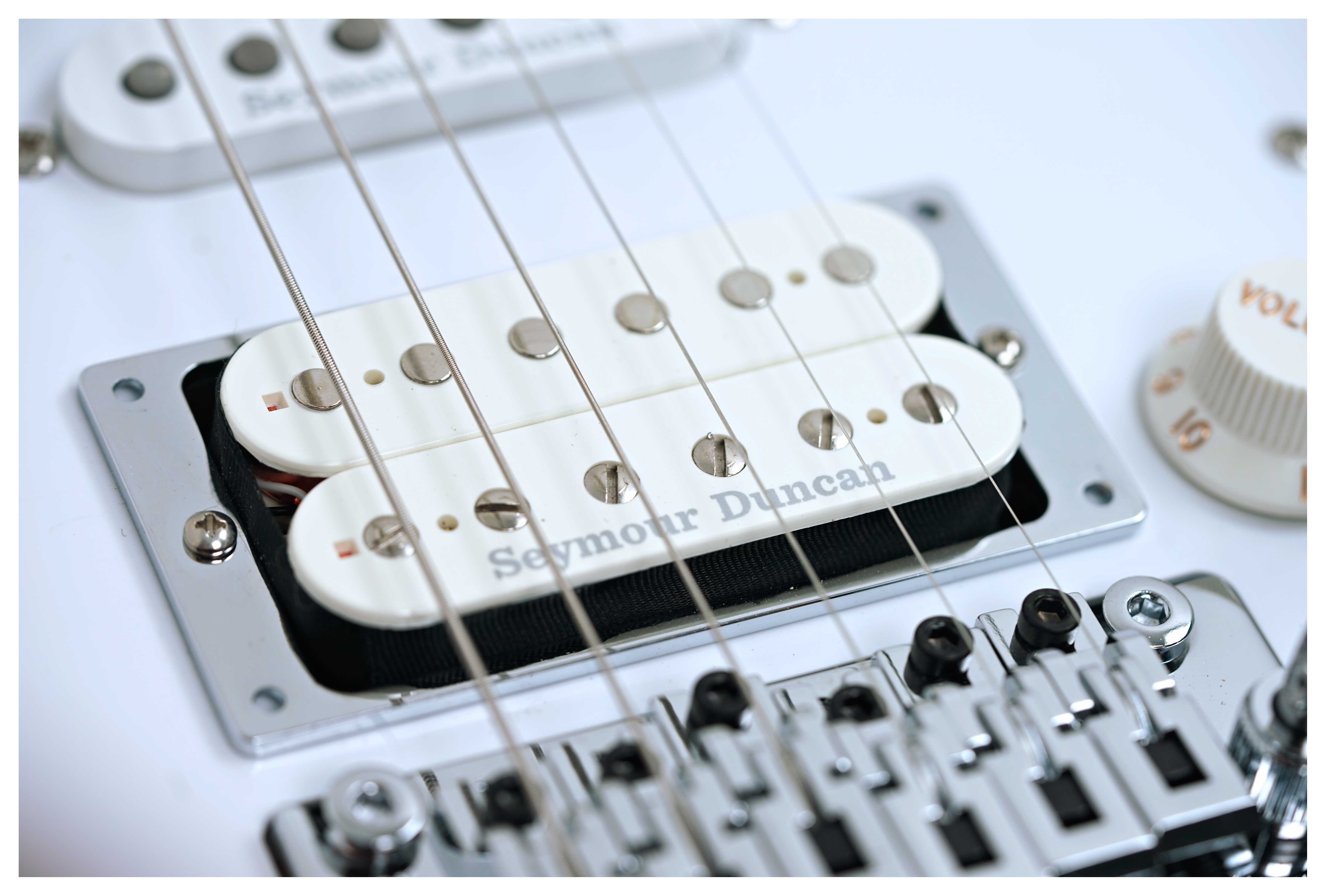 Fender Limited Edition Iron Maiden 50th Anniversary Dave Murray Stratocaster Rosewood Fingerboard Black