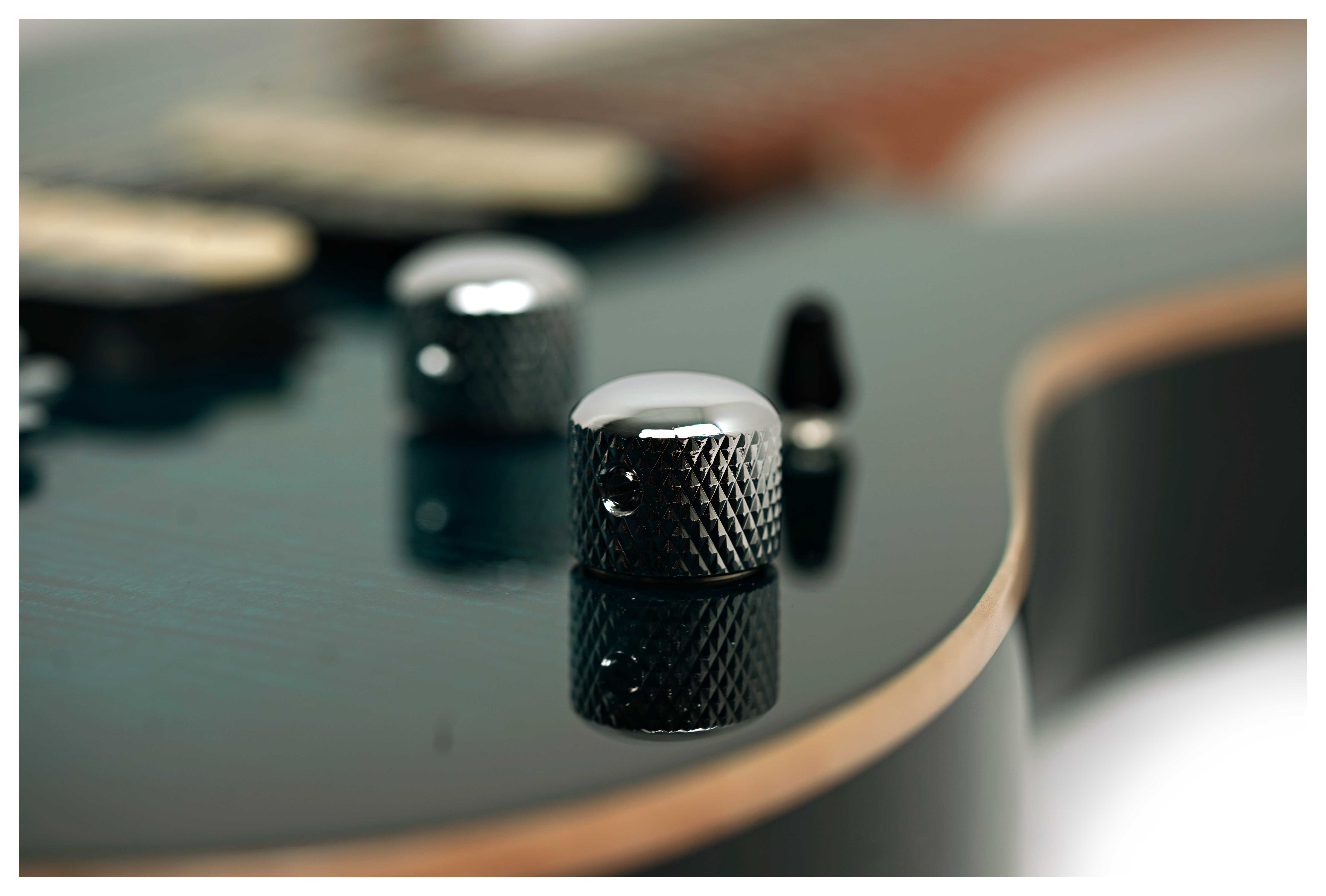 Suhr guitarguitar Dealer Select Modern Plus Trans Teal Burst Pau Ferro Fingerboard #92013