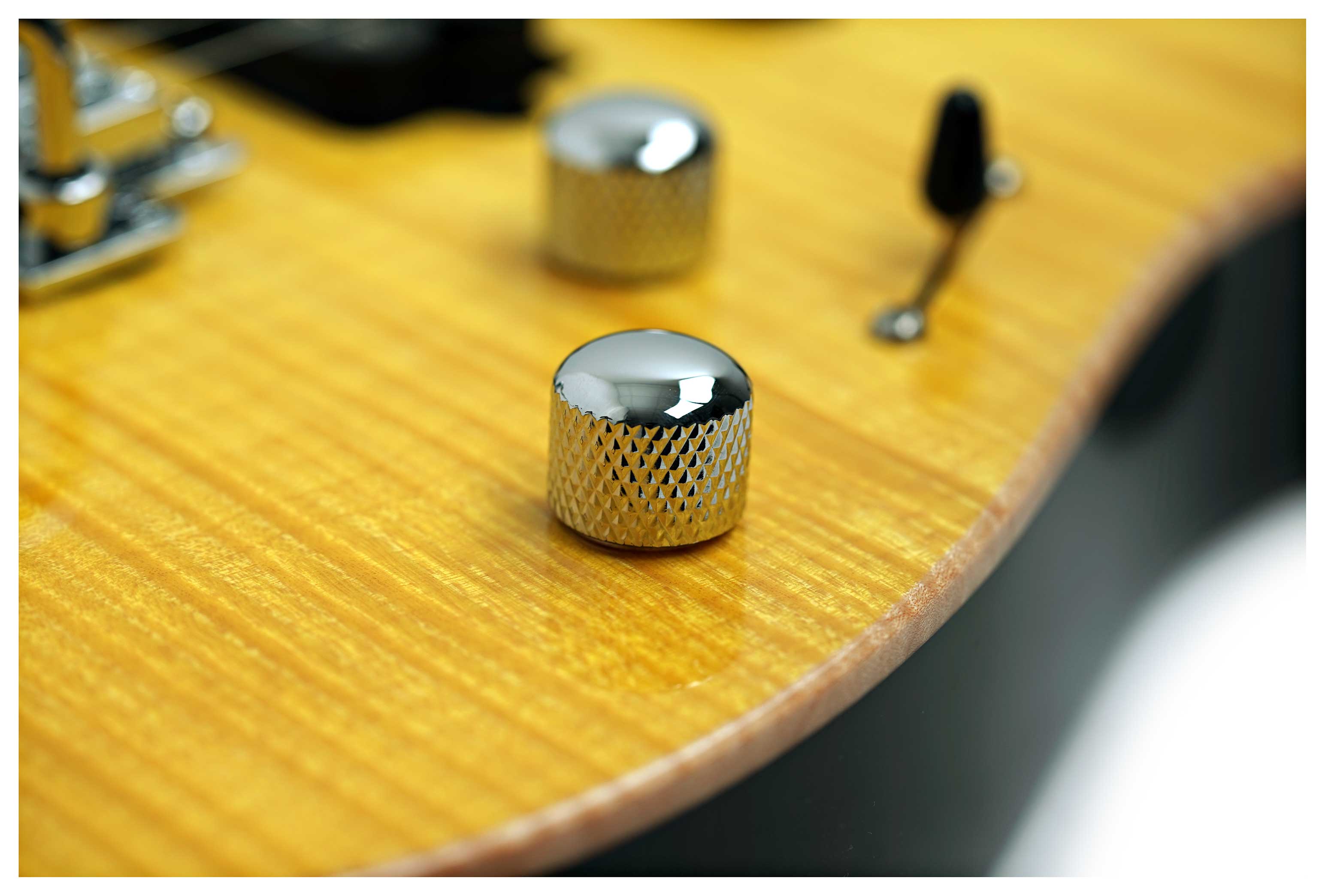 Suhr Modern Plus Trans Lemon Yellow Maple Fingerboard guitarguitar dealer select #92020