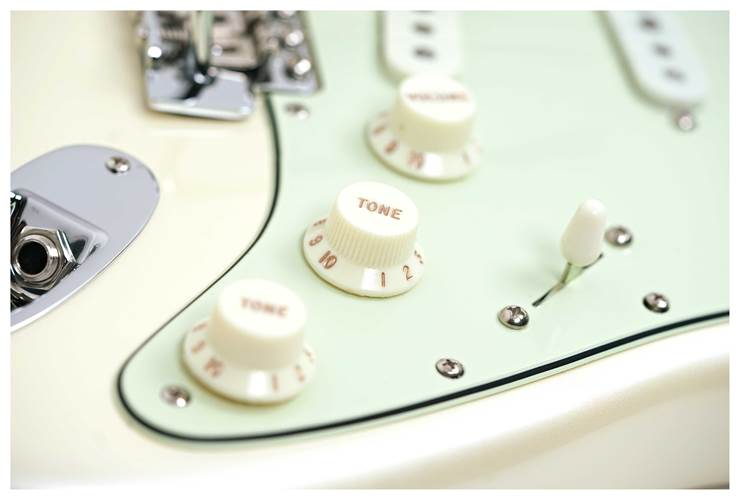 Fender guitarguitar Exclusive American Professional Classic Stratocaster Rosewood Fingerboard Olympic White Fender guitarguitar Exclusive American Professional Classic Stratocaster Rosewood Fingerboard Olympic White