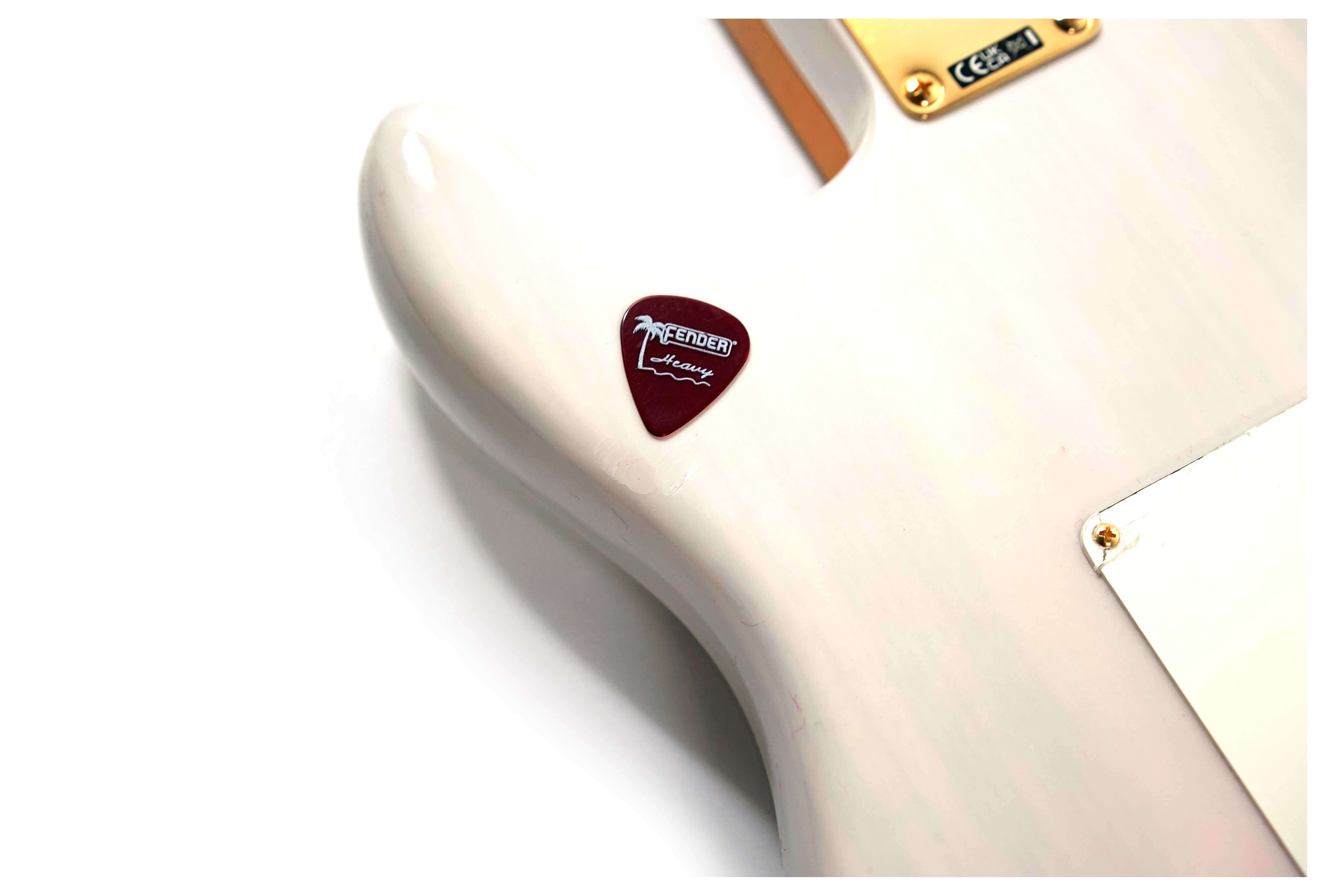 Fender Limited Edition American Vintage II 1957 Stratocaster Flame Maple Fingerboard White Blonde (Ex-Demo) #V2557809