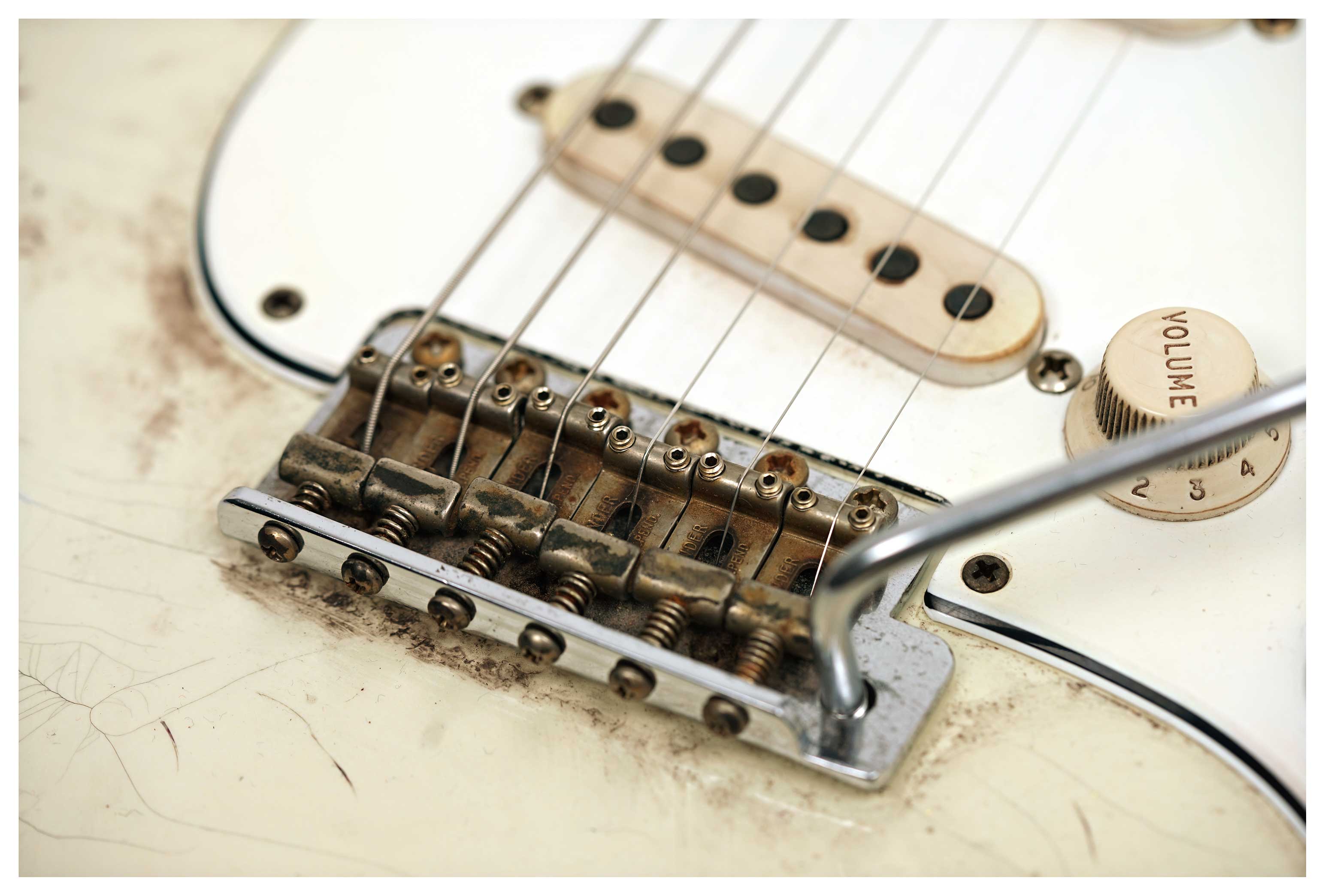 Fender Custom Shop 1969 Stratocaster Medium Heavy Relic Faded Olympic White Over Pink Paisley Masterbuilt by Austin MacNutt #R147594