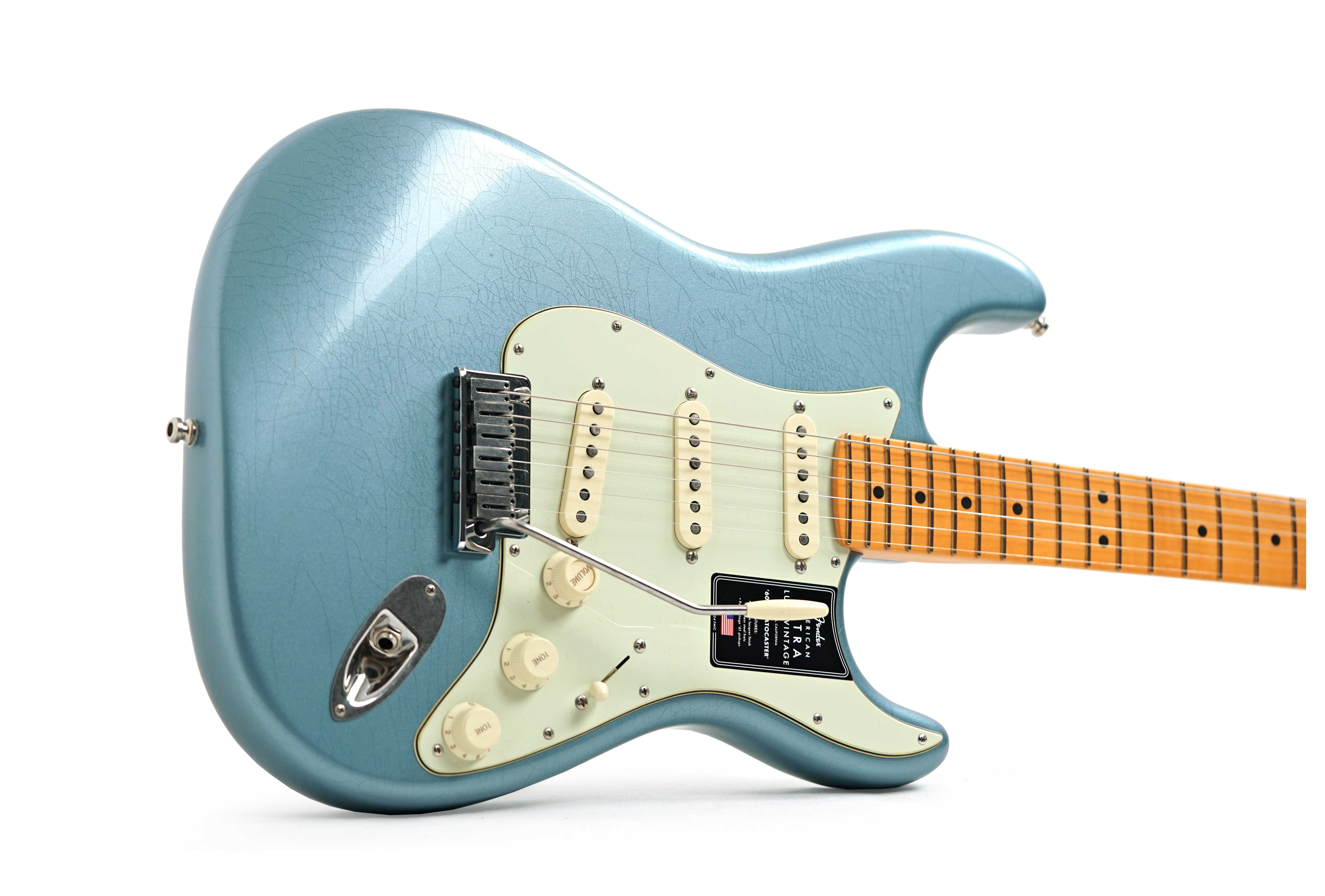Fender American Ultra Luxe 60s Stratocaster Ice Blue Metallic Maple Fingerboard #US25000259