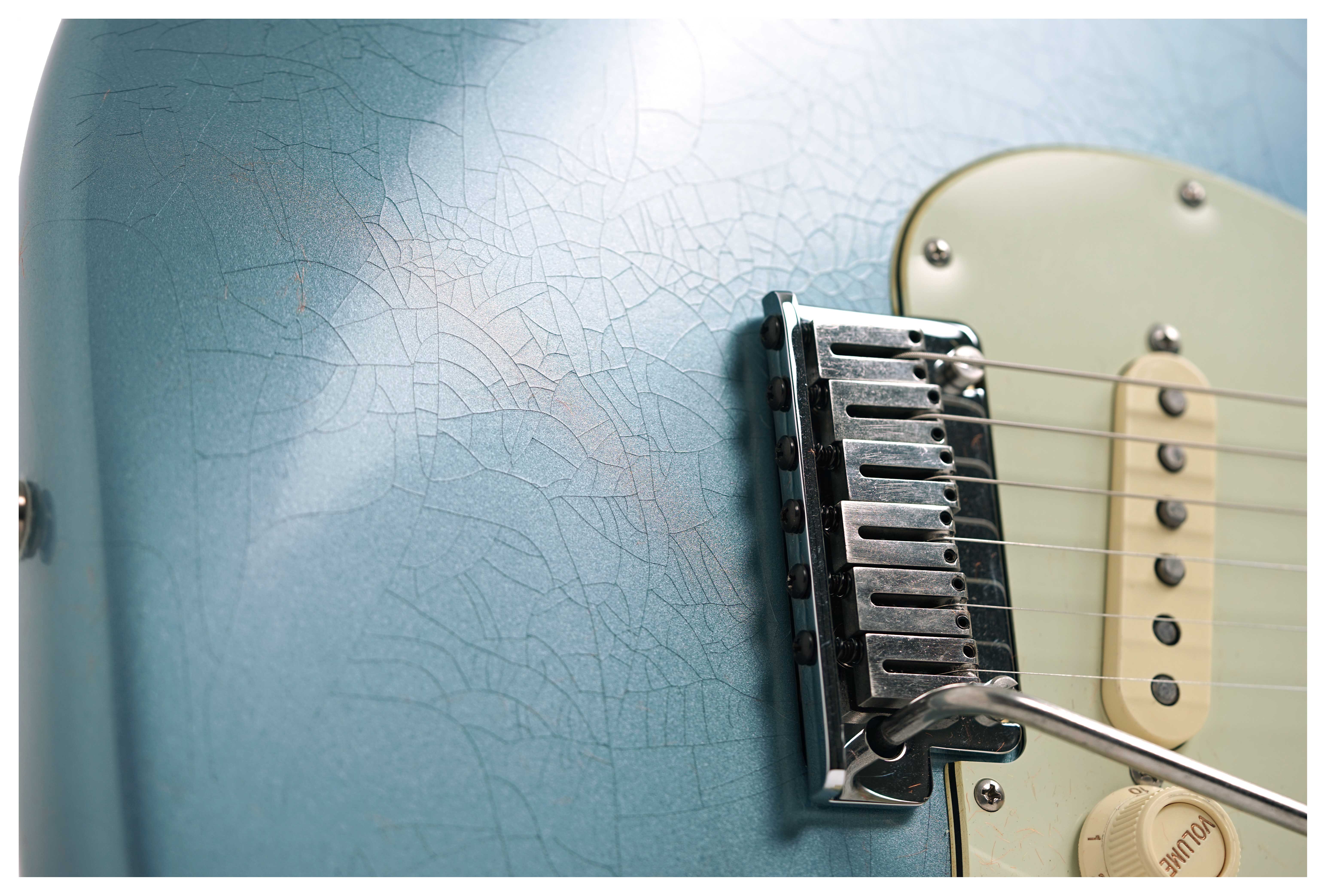 Fender American Ultra Luxe 60s Stratocaster Ice Blue Metallic Maple Fingerboard #US25000259