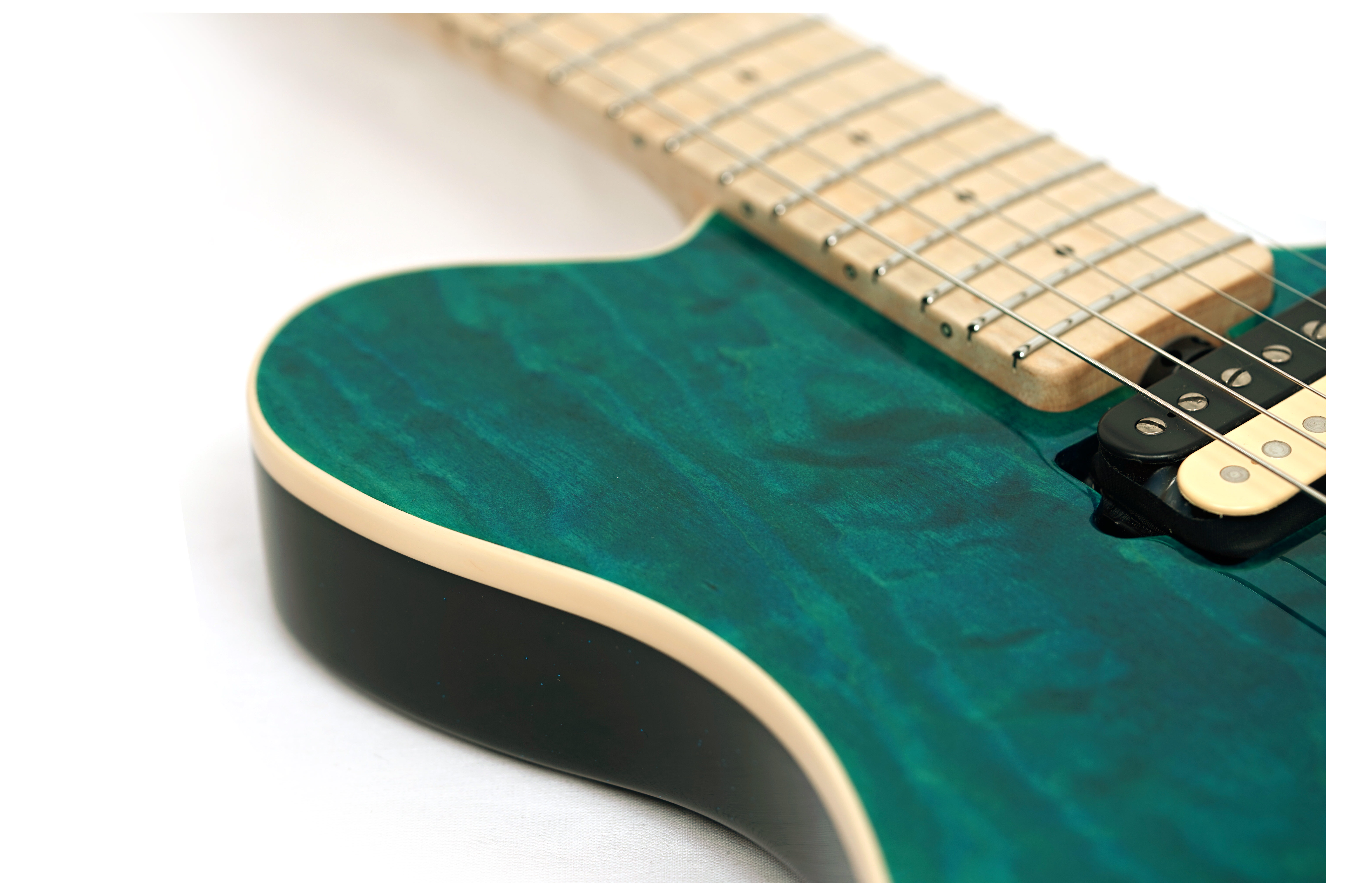 Music Man 30th Anniversary Axis Translucent Blue Quilt/Black Blue Sparkle Back #H10578