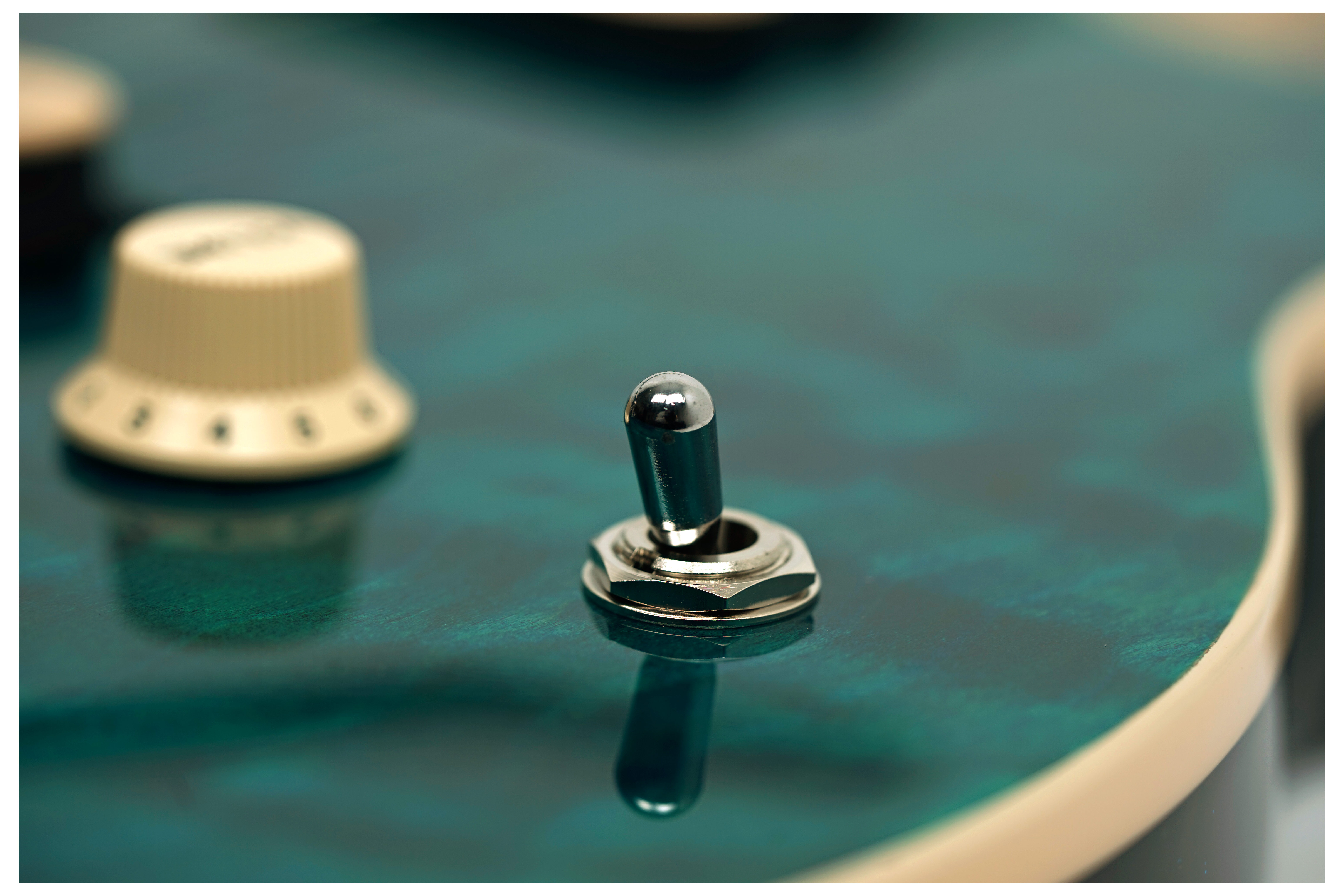 Music Man 30th Anniversary Axis Translucent Blue Quilt/Black Blue Sparkle Back #H10578