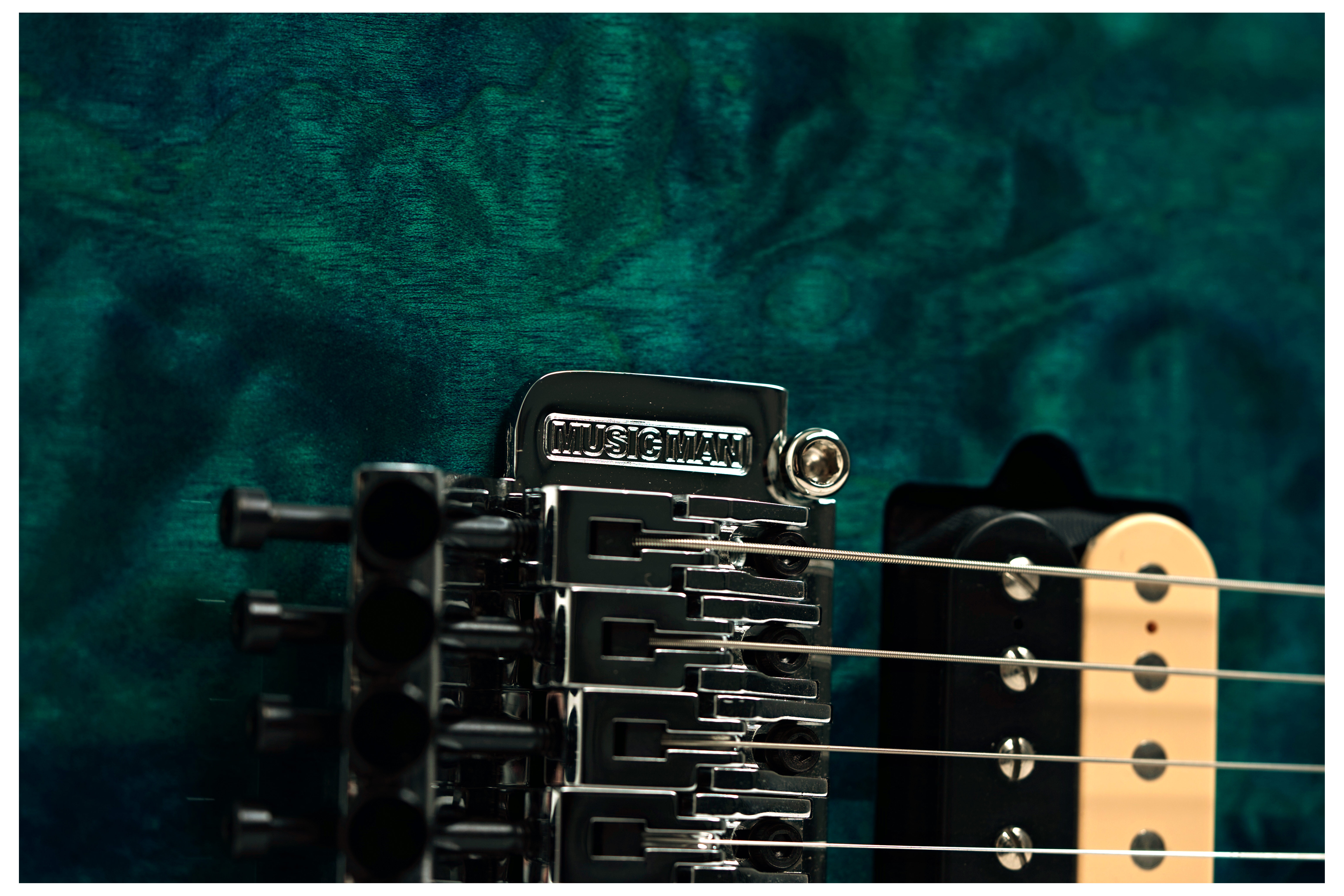 Music Man 30th Anniversary Axis Translucent Blue Quilt/Black Blue Sparkle Back #H10578