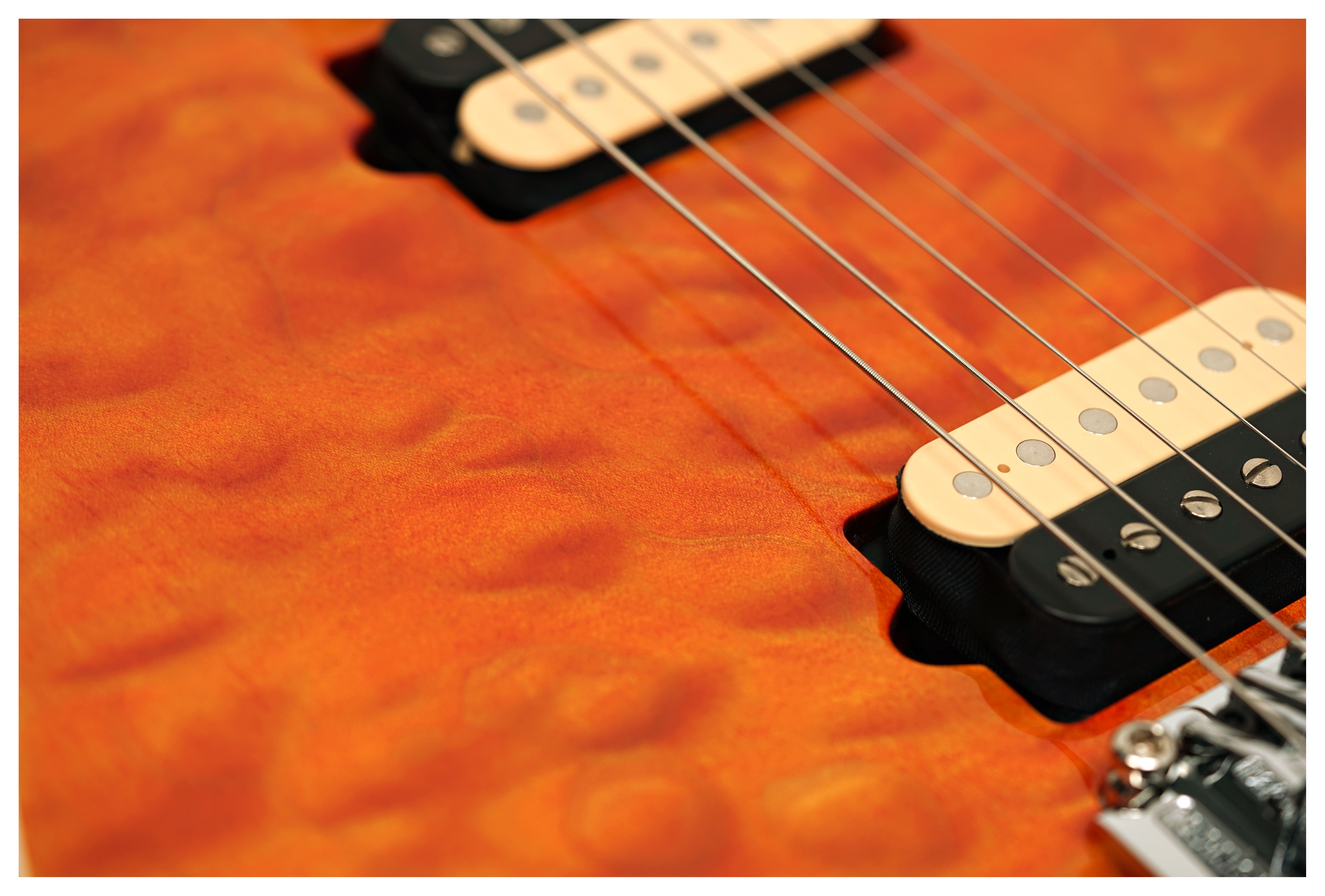 Music Man 30th Anniversary Axis Translucent Gold Quilt / Black Gold Sparkle Back #H10879