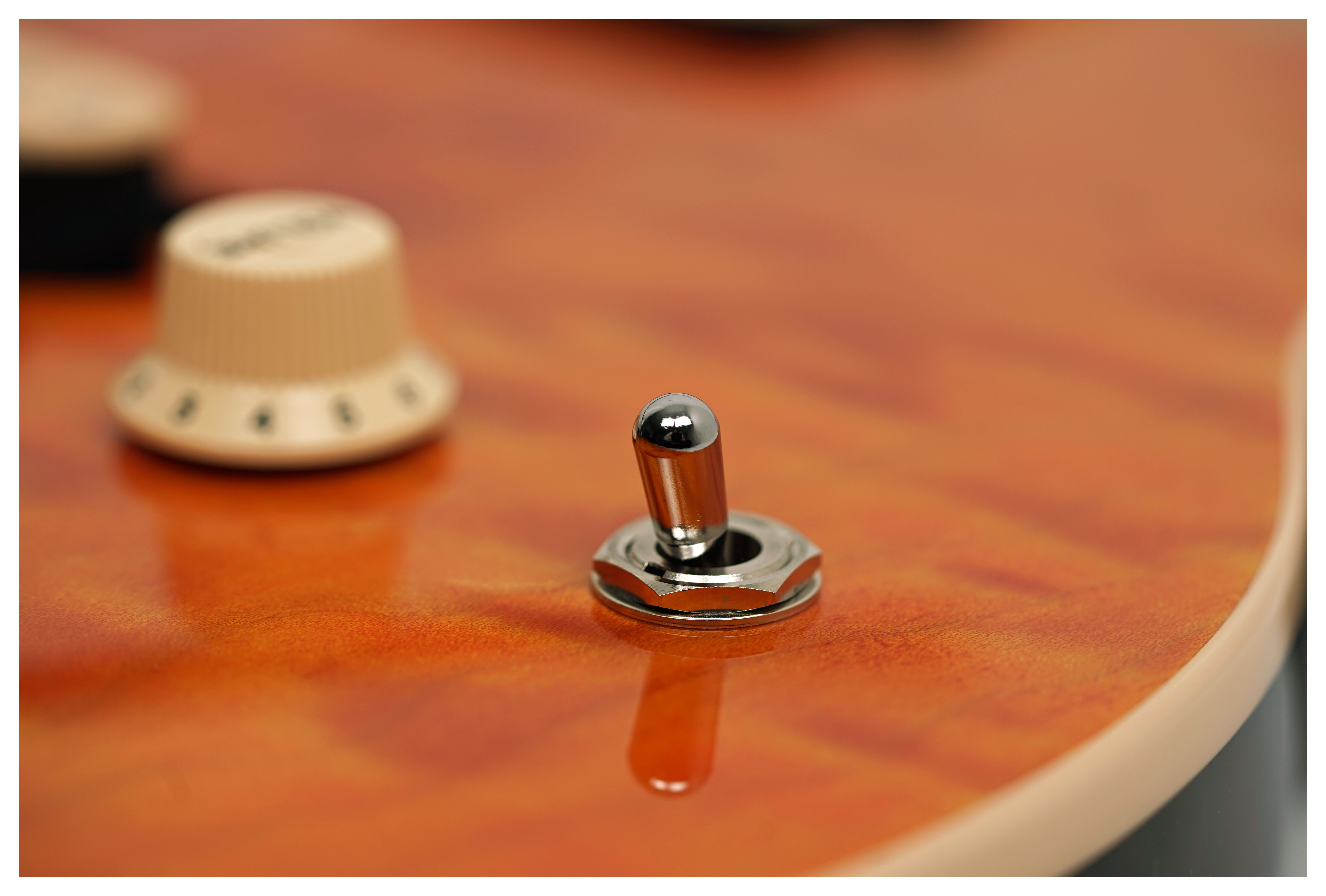 Music Man 30th Anniversary Axis Translucent Gold Quilt / Black Gold Sparkle Back #H10879