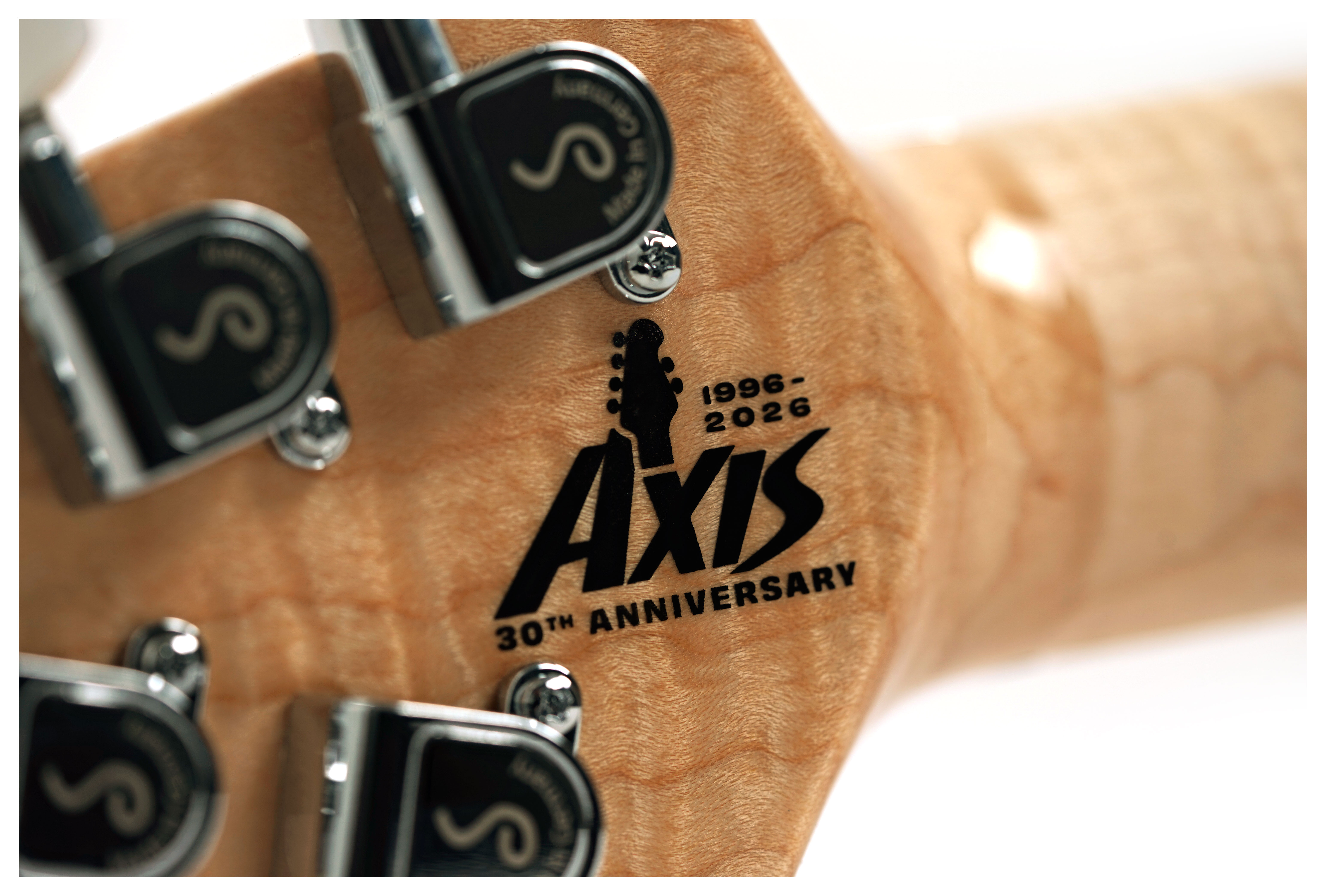 Music Man 30th Anniversary Axis Translucent Pink Quilt / Black Pink Sparkle Back #H09712