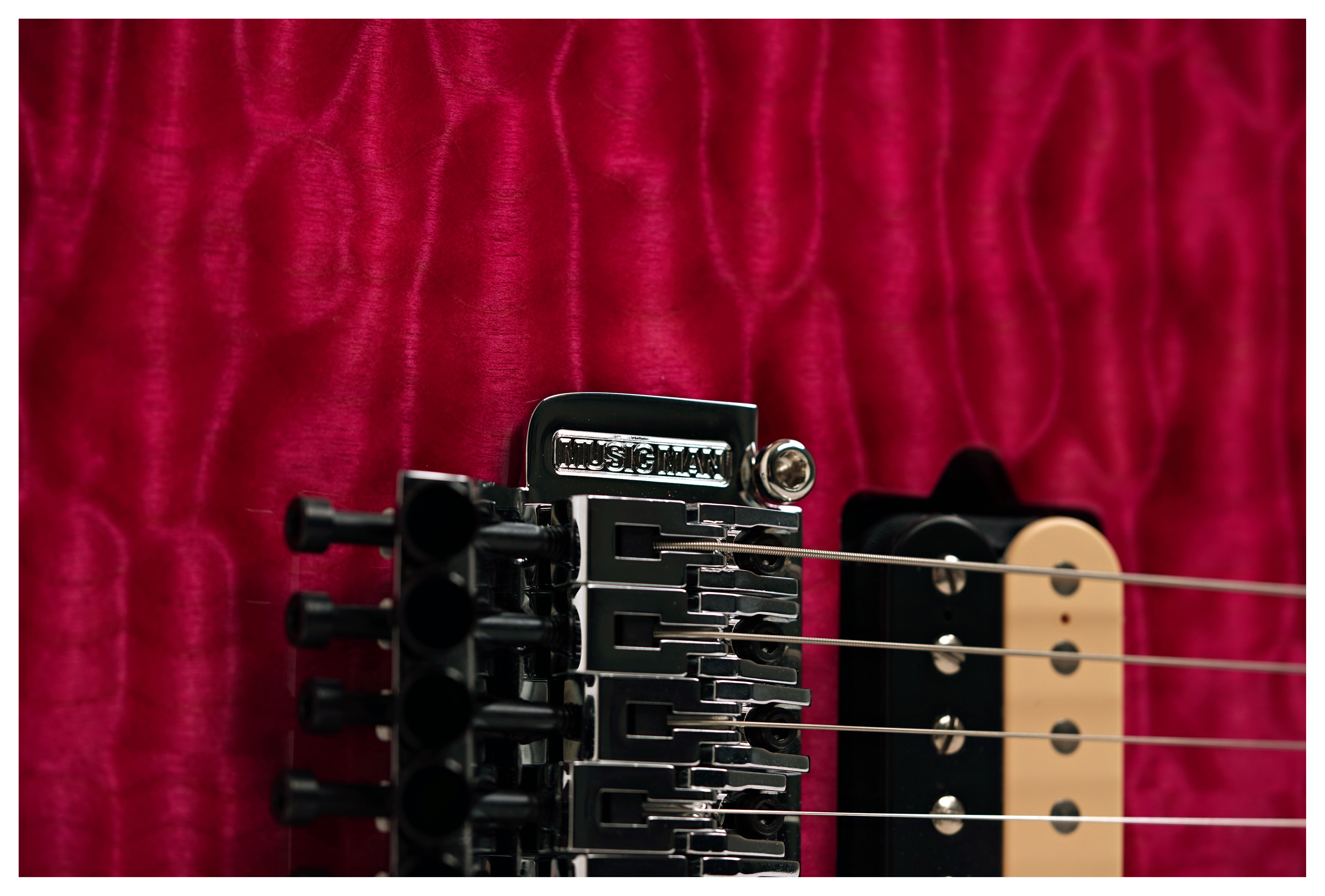 Music Man 30th Anniversary Axis Translucent Pink Quilt / Black Pink Sparkle Back #H09712