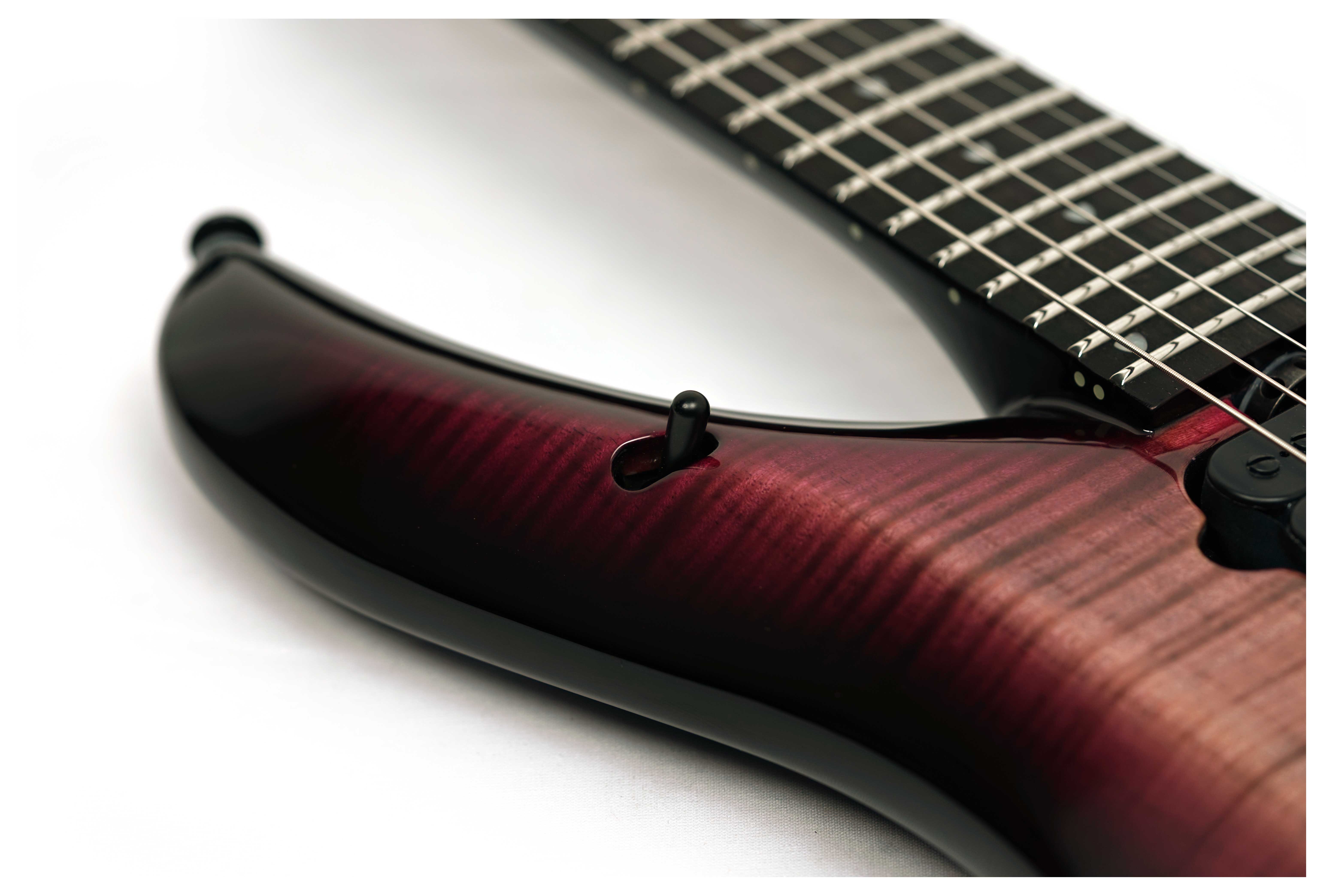 Music Man Majesty  Premium Select 6 Strawberry Moon #M021810