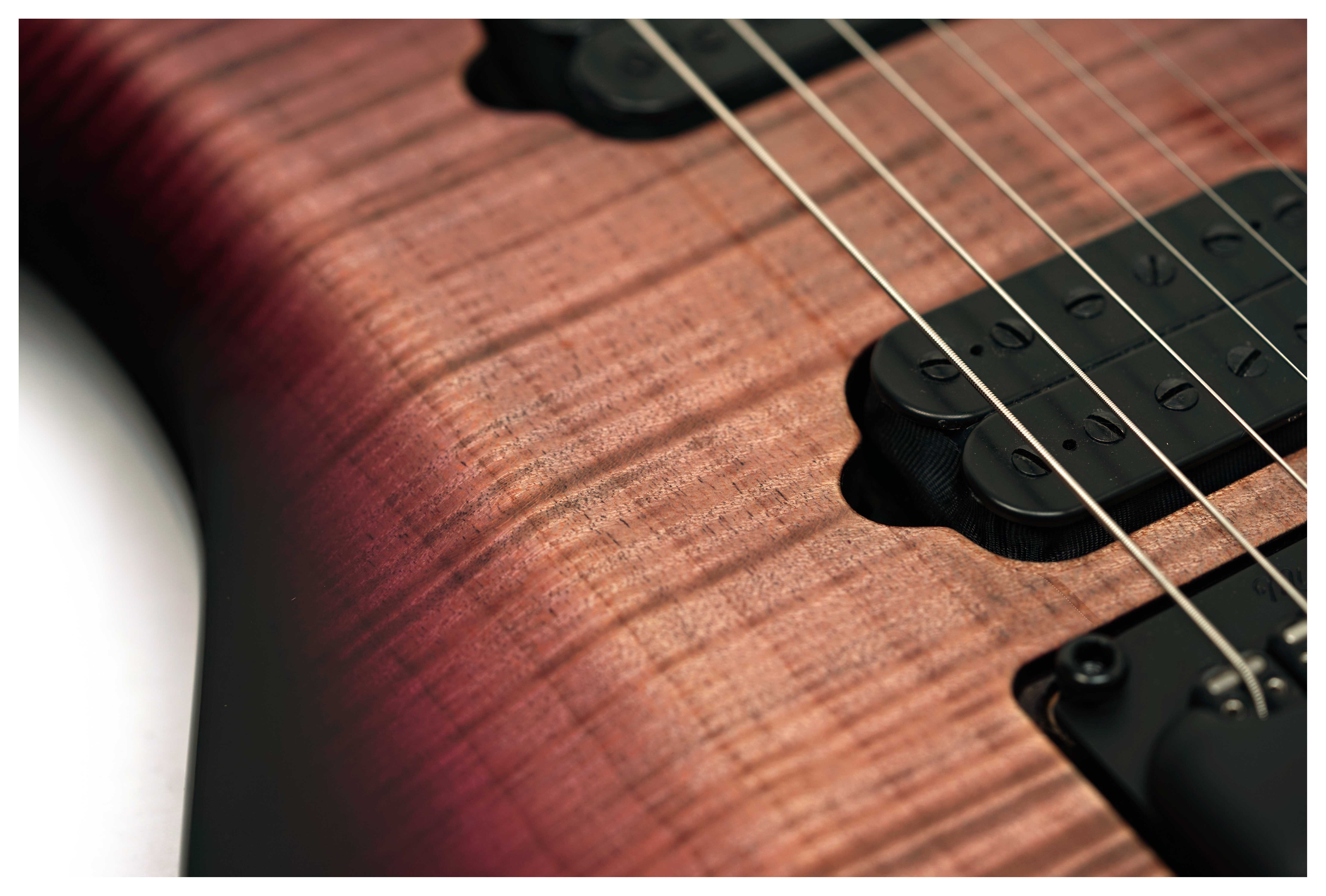Music Man Majesty  Premium Select 6 Strawberry Moon #M021810