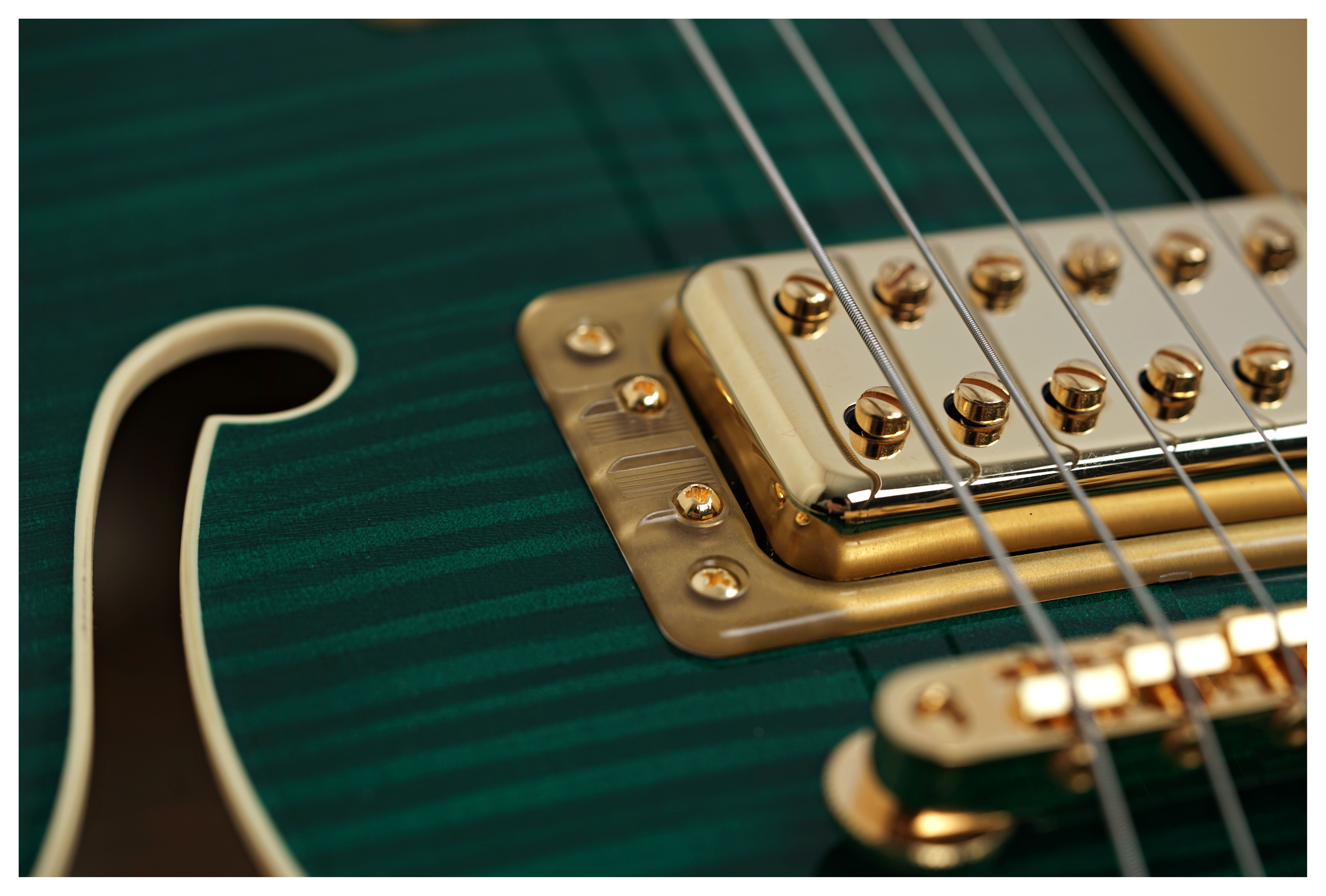 Gretsch Broadkaster Jr. LX Figured CB with String Thru Bigsby and Gold Hardware Ebony Fingerboard Tropic Aura #JT25103202