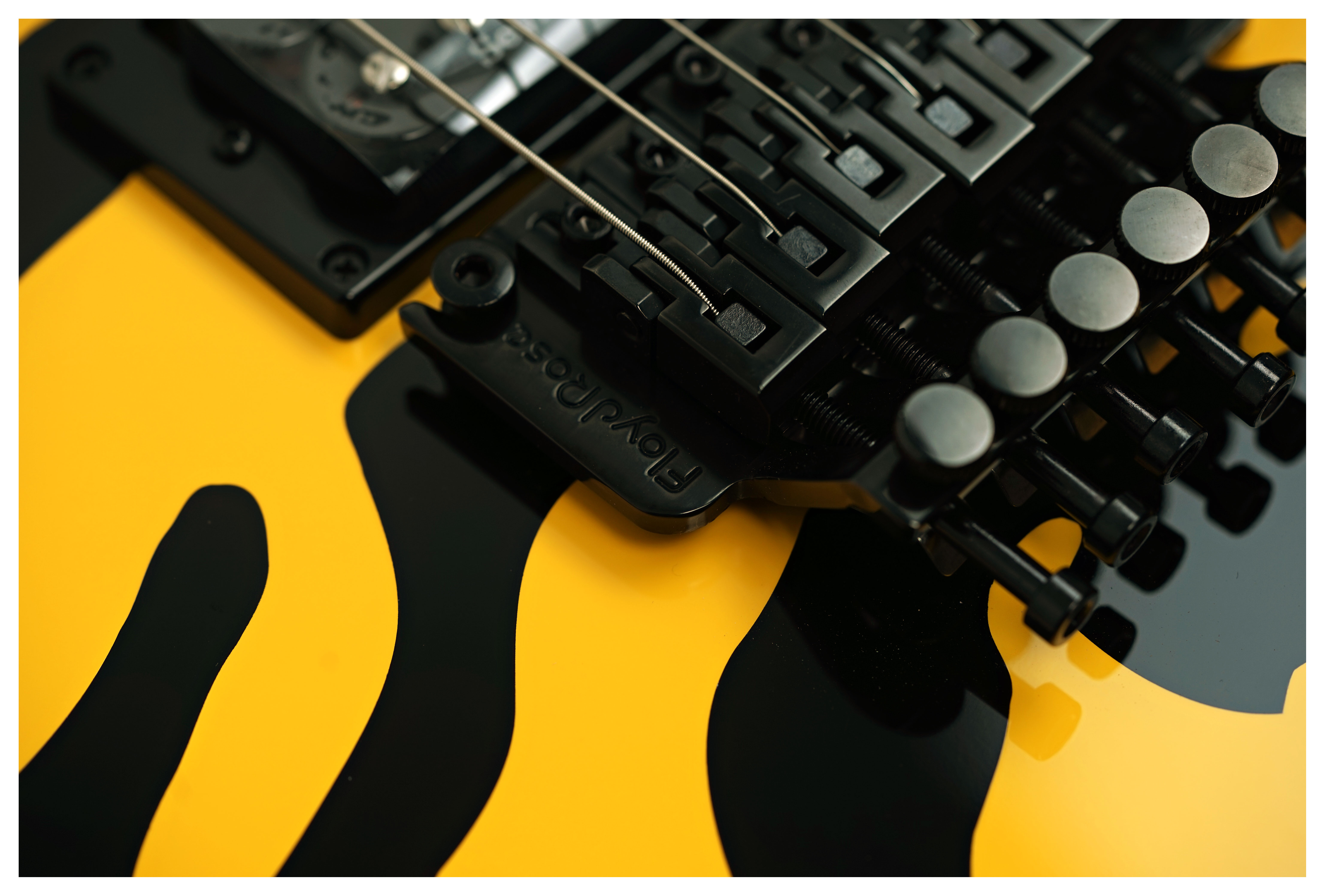 Jackson Pro Origins 1985 Limited Edition San Dimas SD1 HH FR Ebony Fingerboard Yellow Bengal